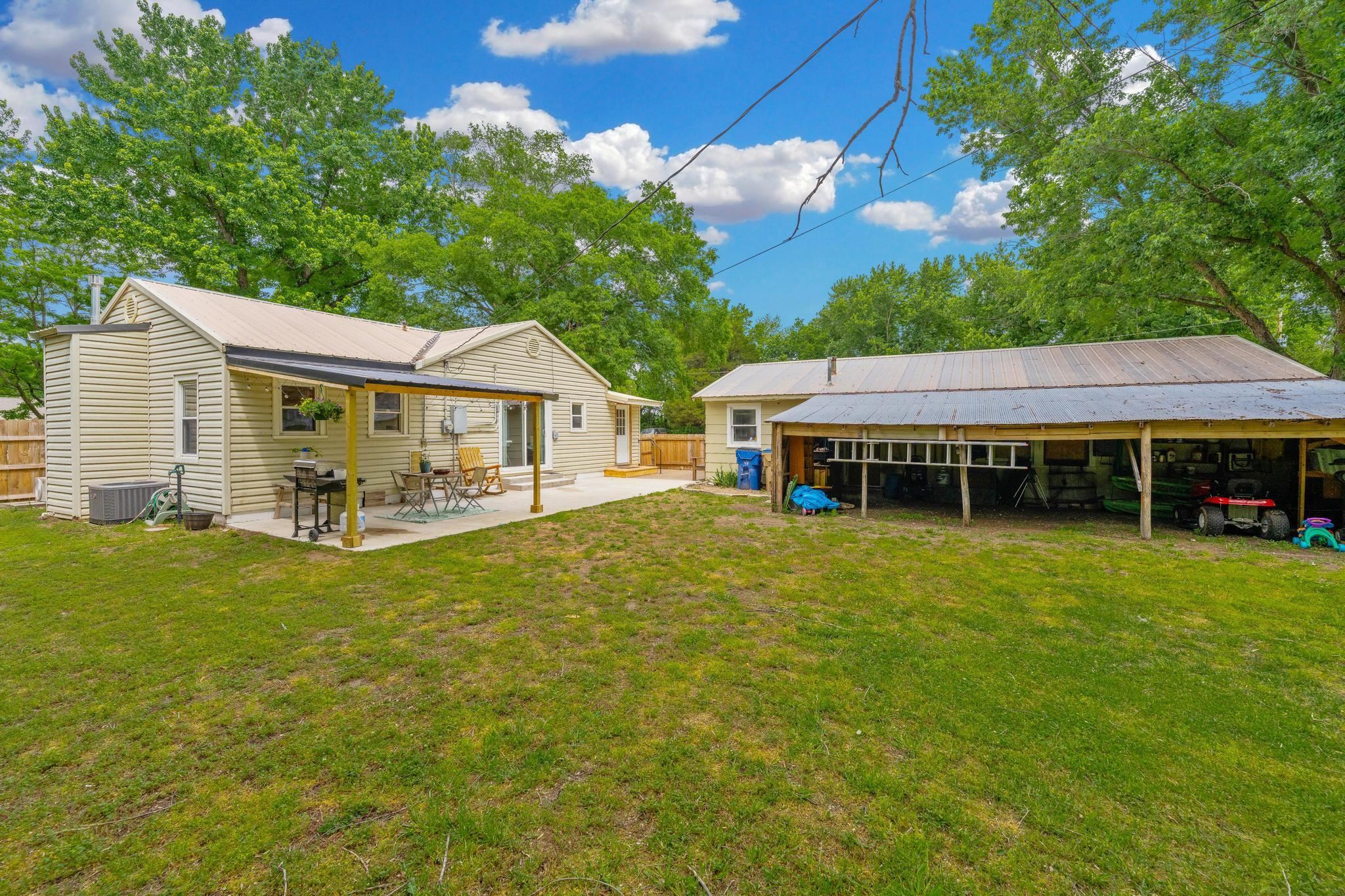 320 N Poplar Douglass KS 67039