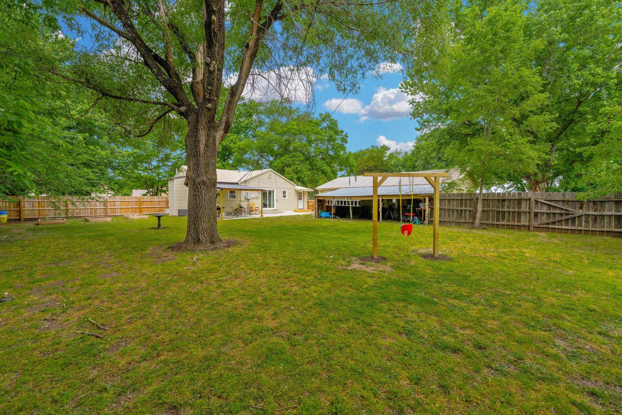 320 N Poplar Douglass KS 67039