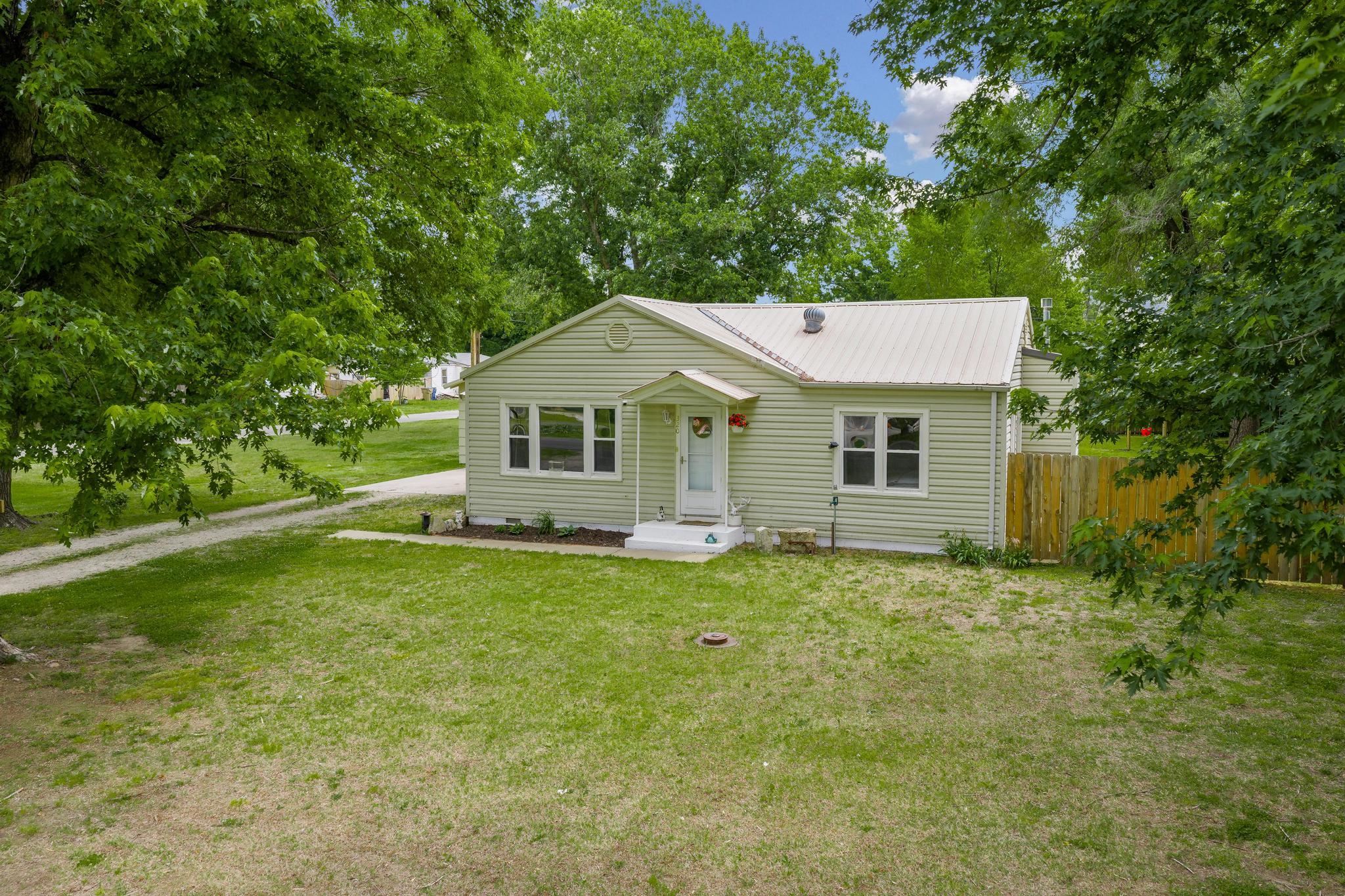 320 N Poplar Douglass KS 67039
