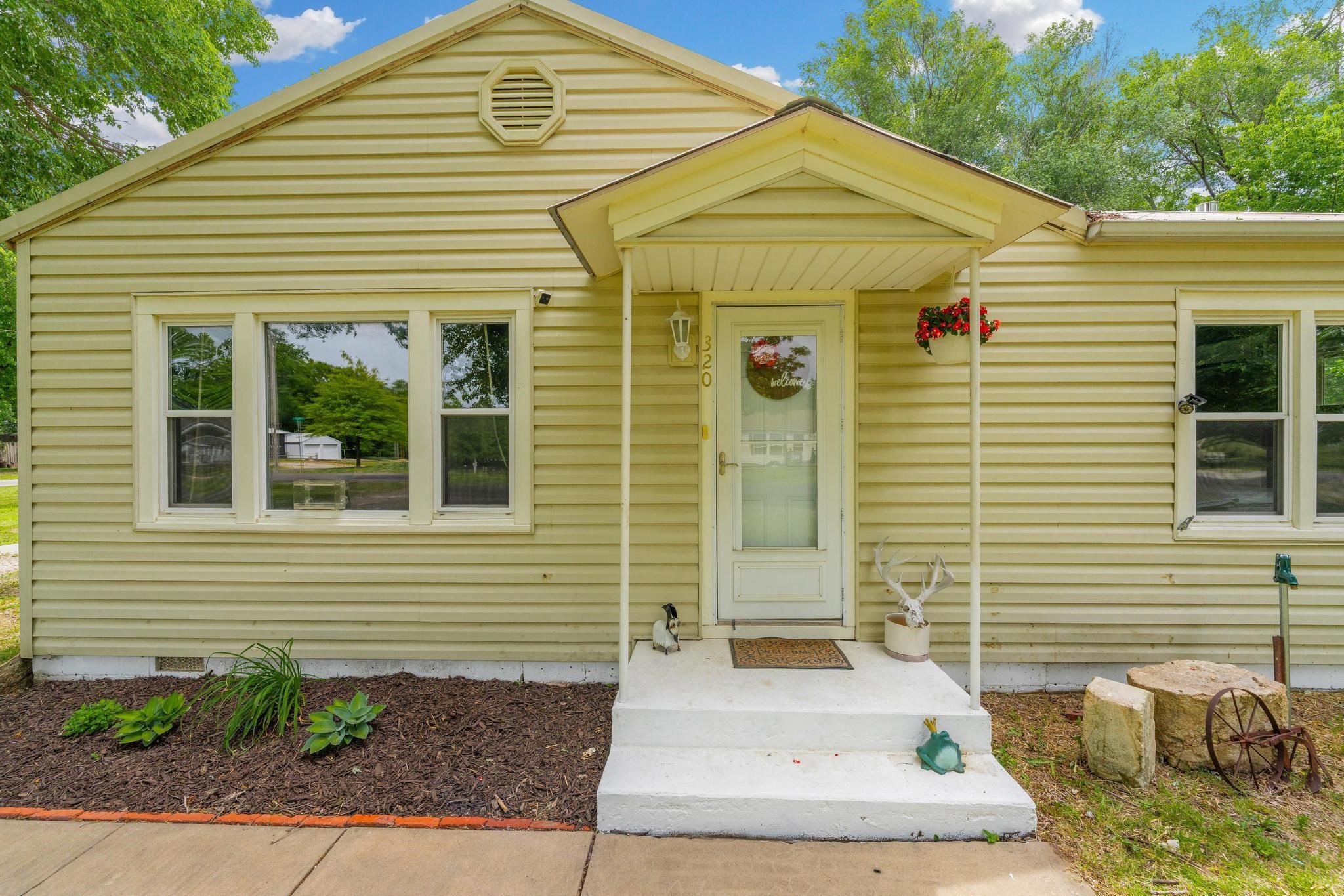 320 N Poplar Douglass KS 67039