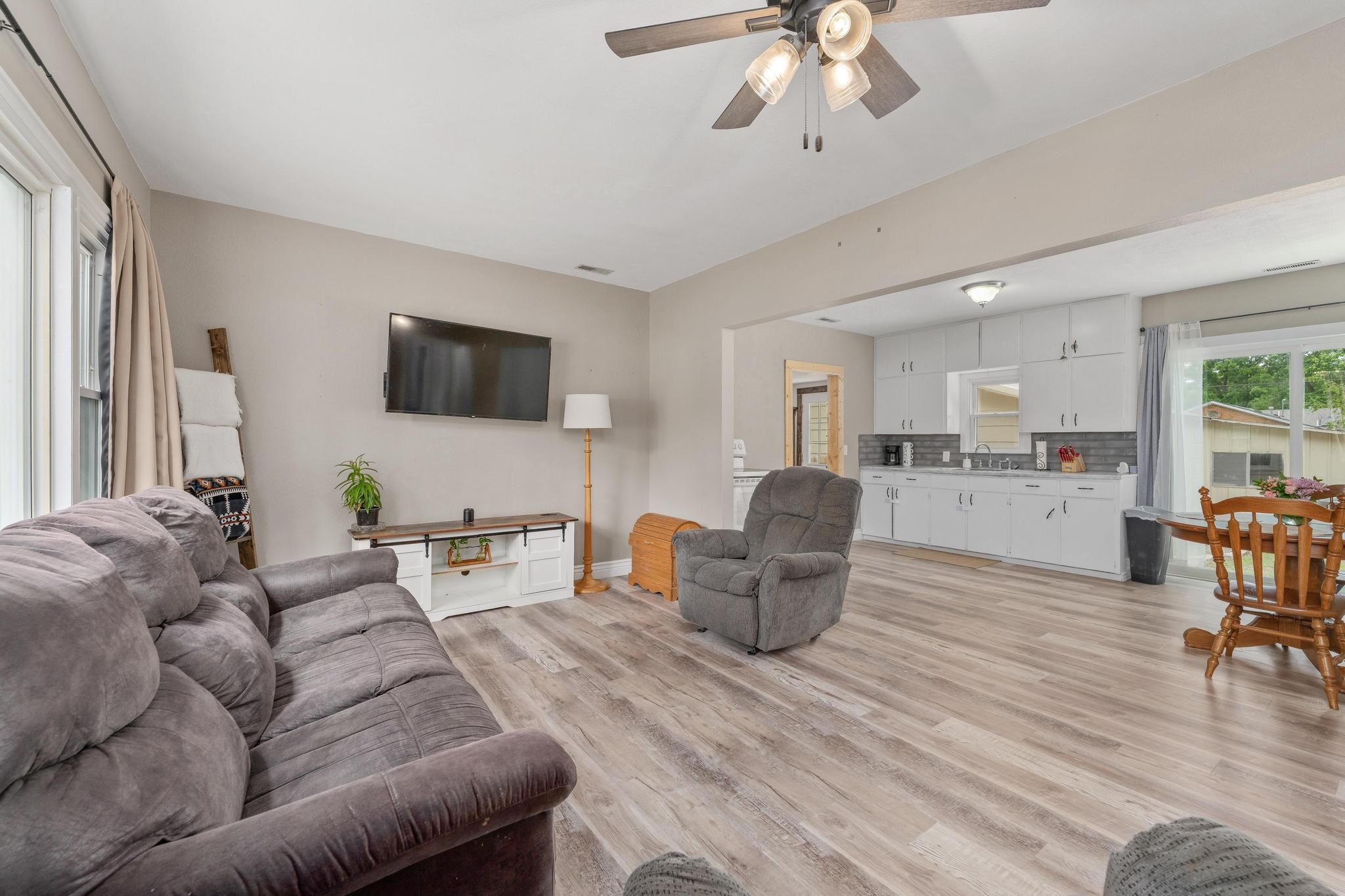 320 N Poplar Douglass KS 67039