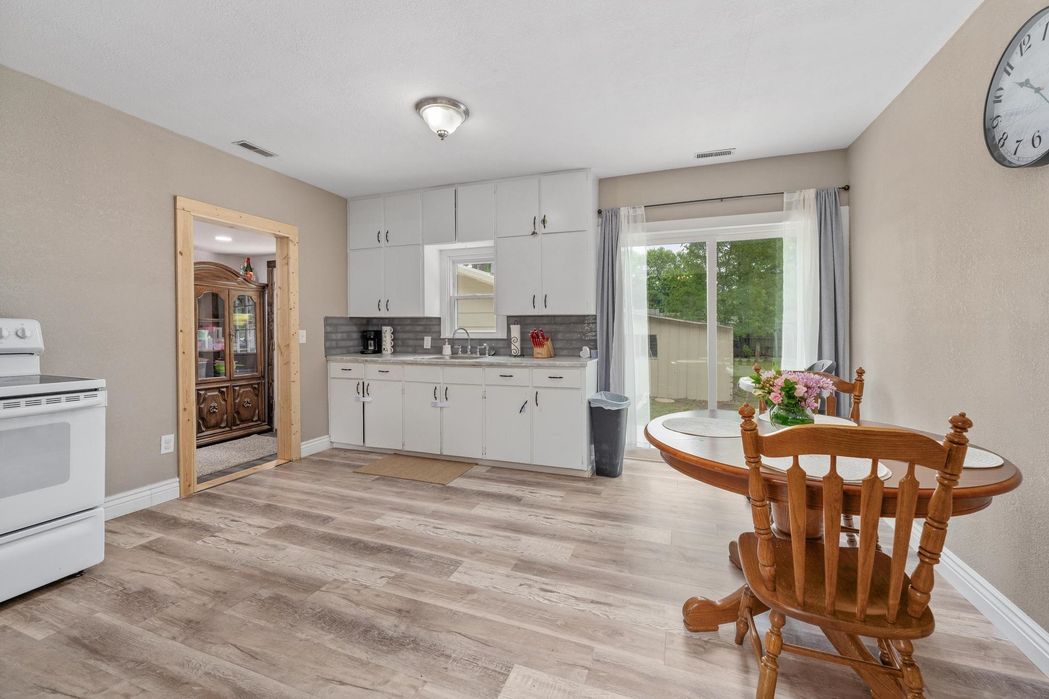 320 N Poplar Douglass KS 67039