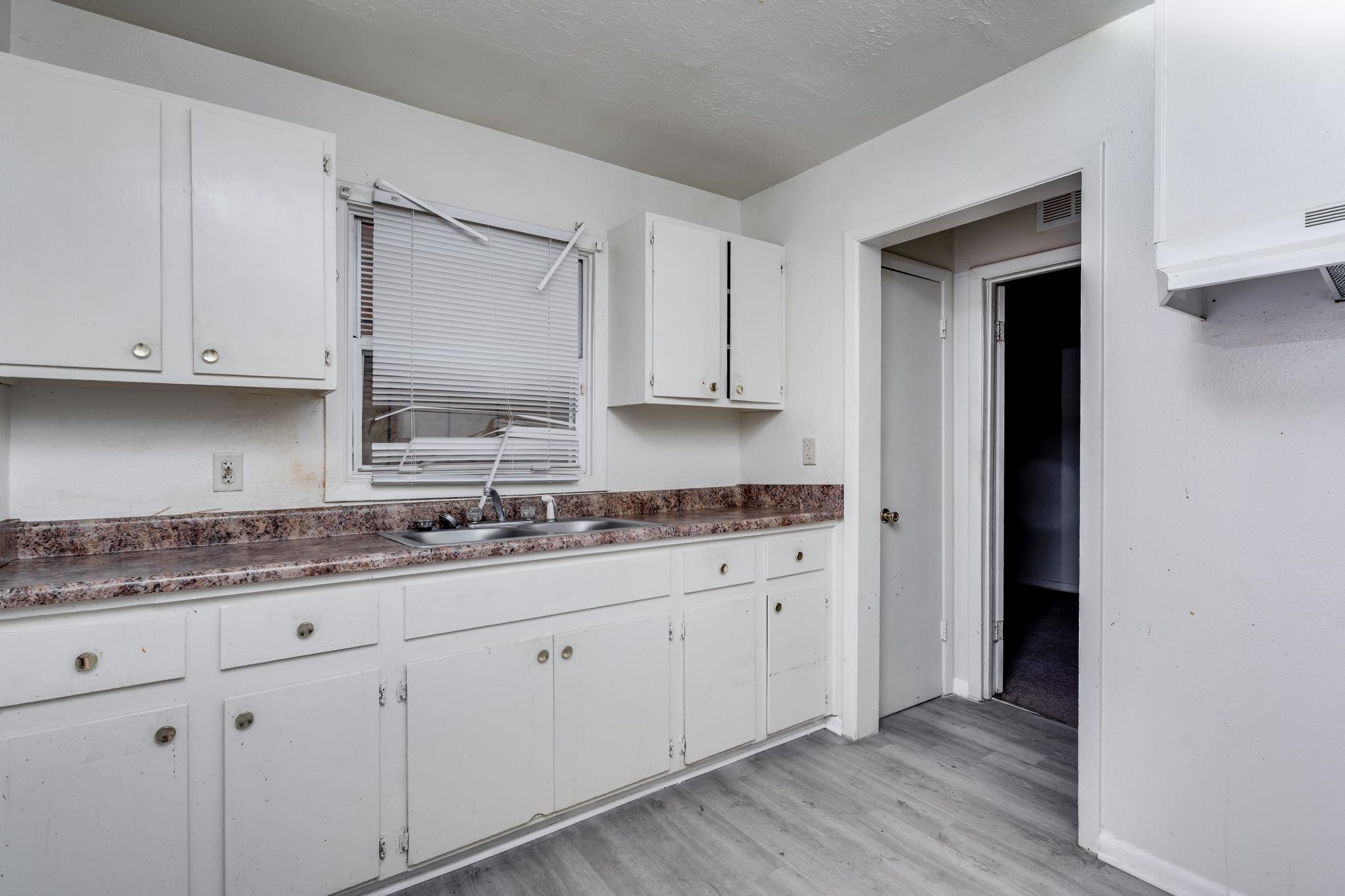 827 N Poplar Street Wichita KS 67214