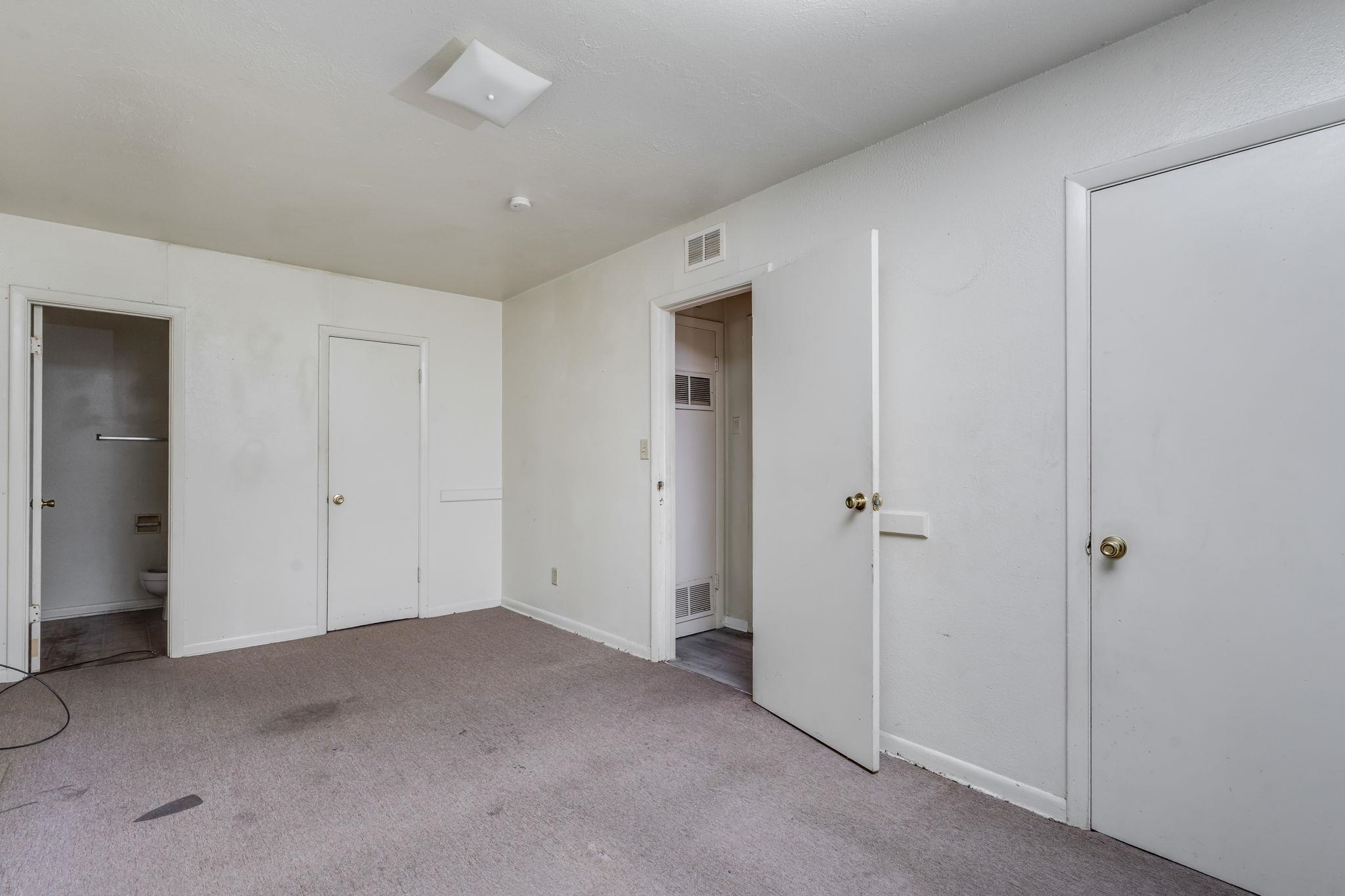 827 N Poplar Street Wichita KS 67214