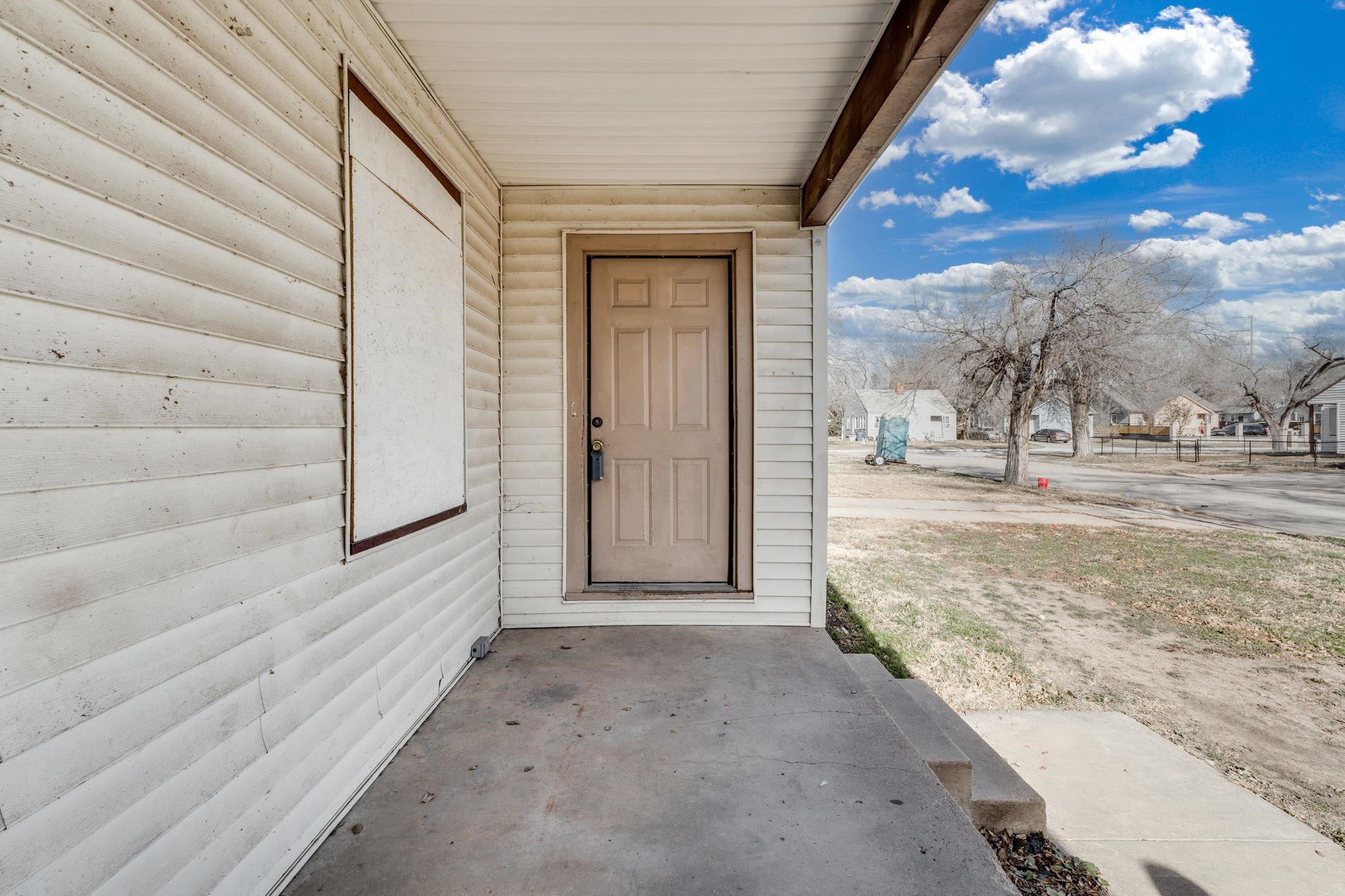827 N Poplar Street Wichita KS 67214