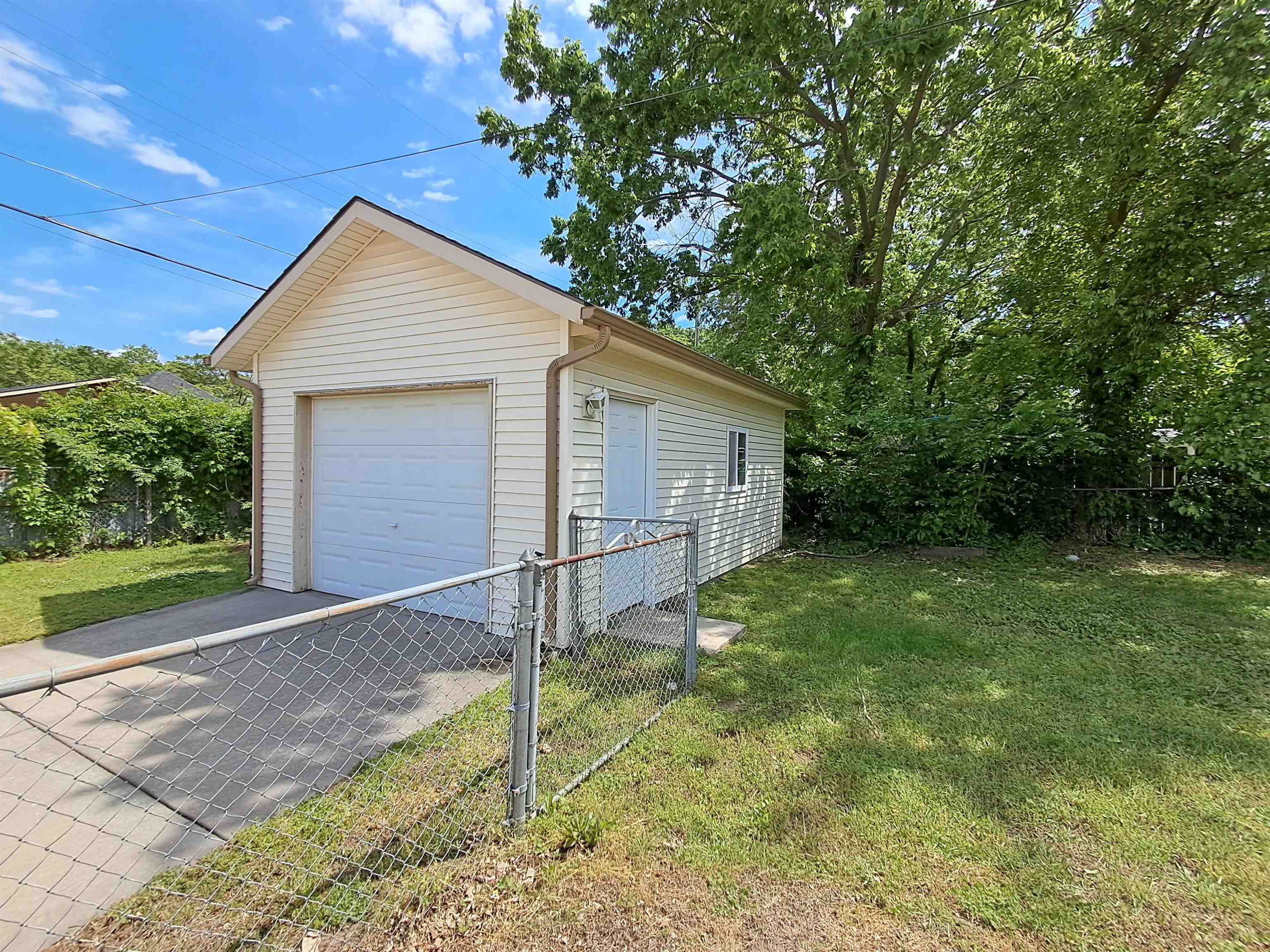 2260 N Woodland Wichita KS 67204
