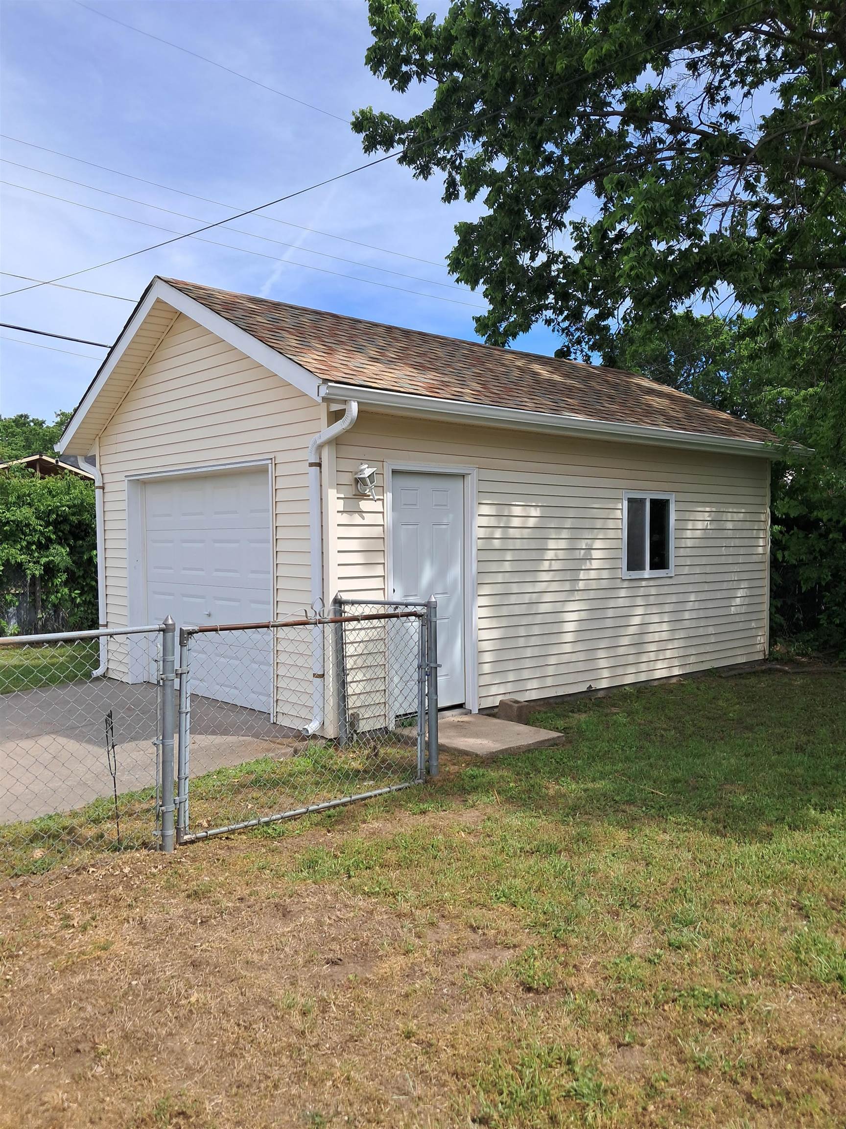 2260 N Woodland Wichita KS 67204