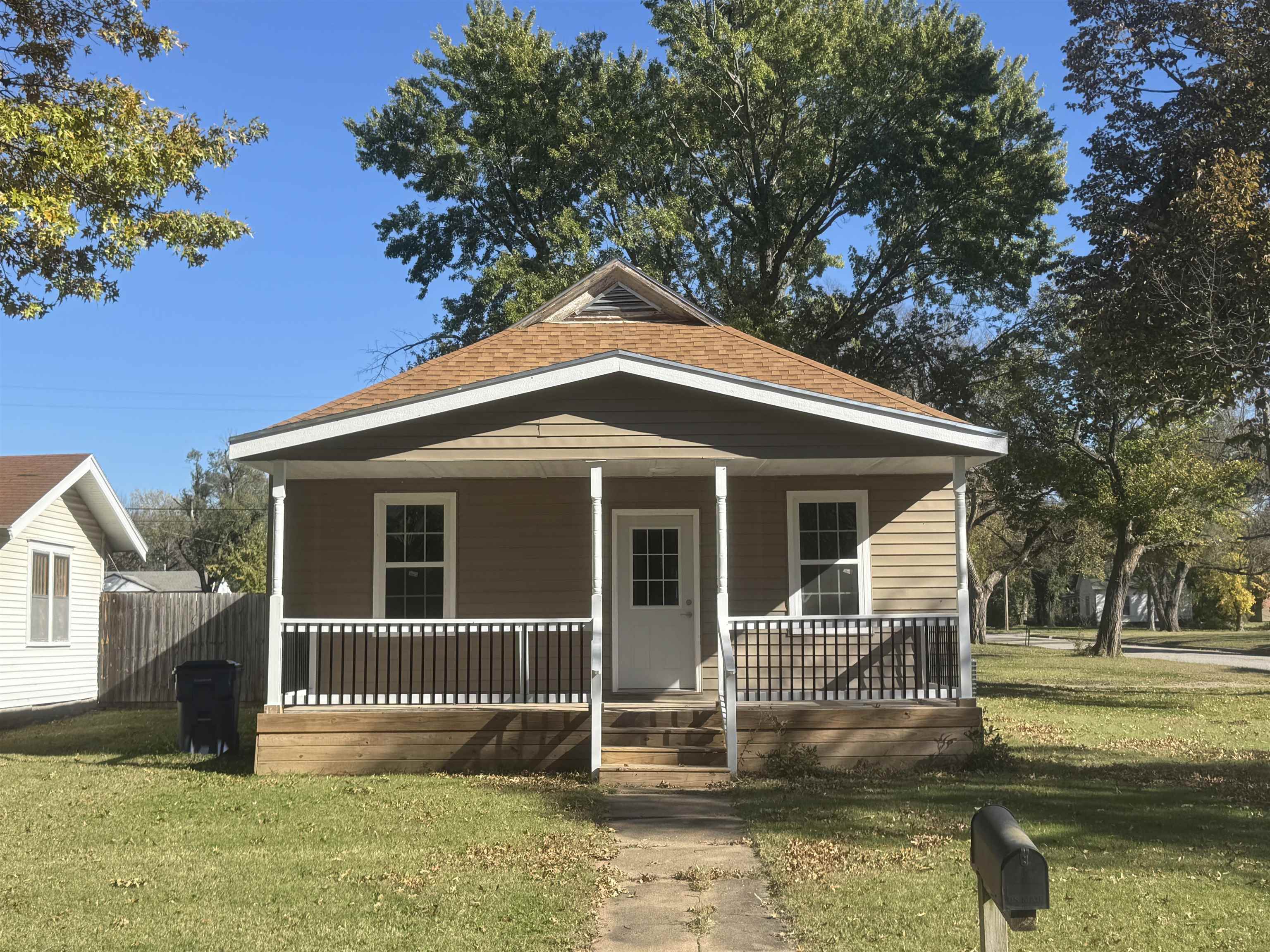 402 N Sycamore Eureka KS 67045