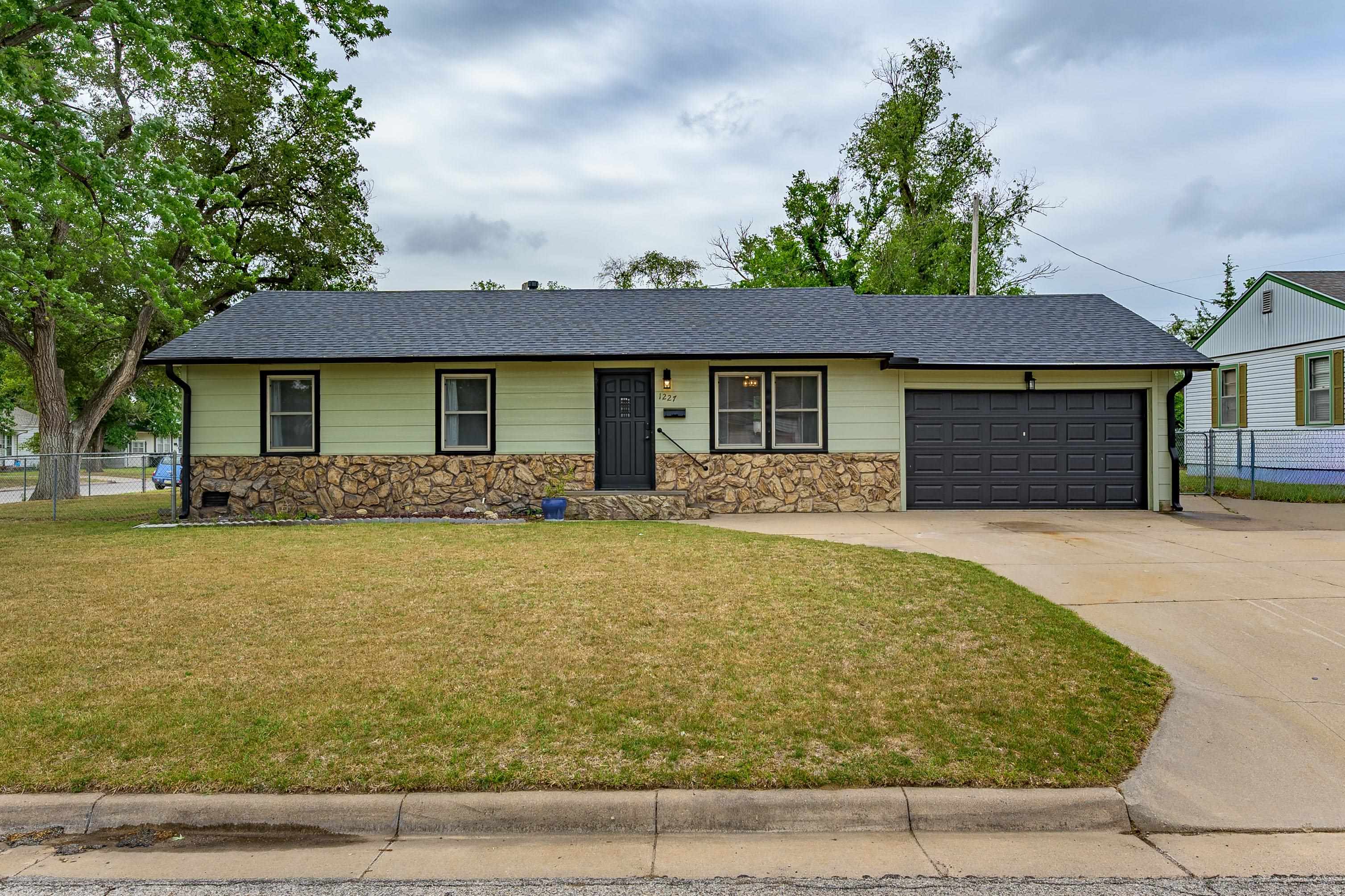 1227 W 19th Avenue Hutchinson KS 67502-3511