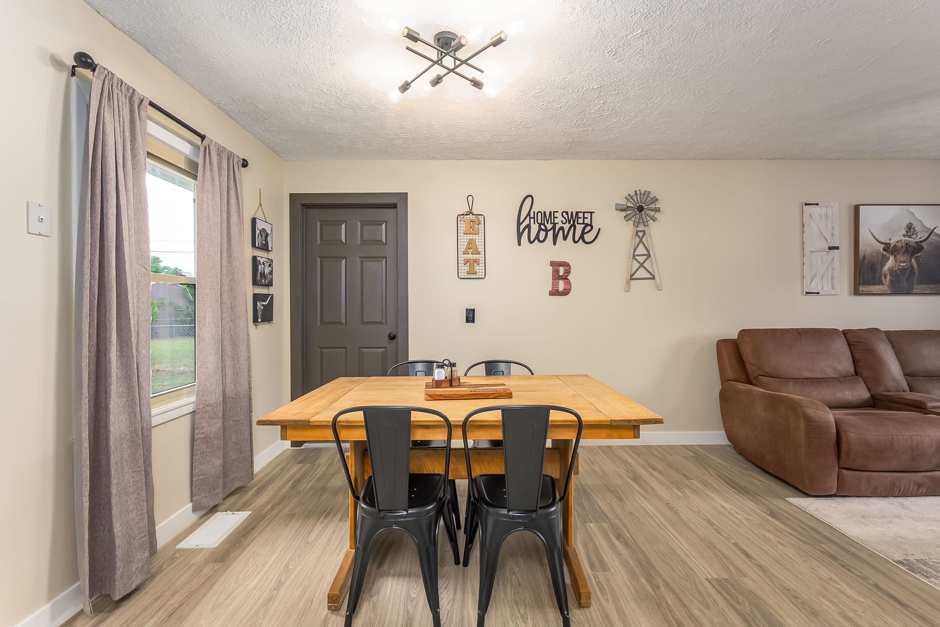 1227 W 19th Avenue Hutchinson KS 67502-3511
