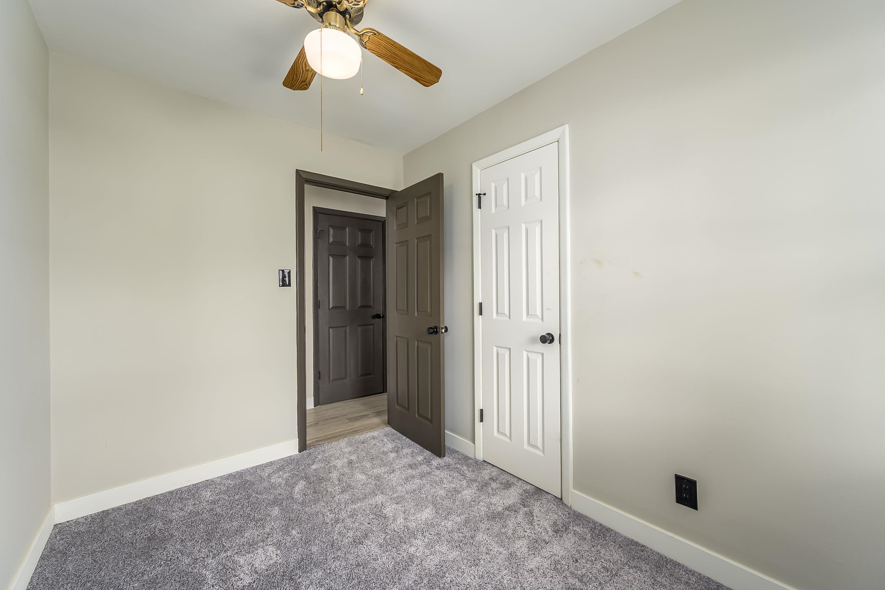 1227 W 19th Avenue Hutchinson KS 67502-3511