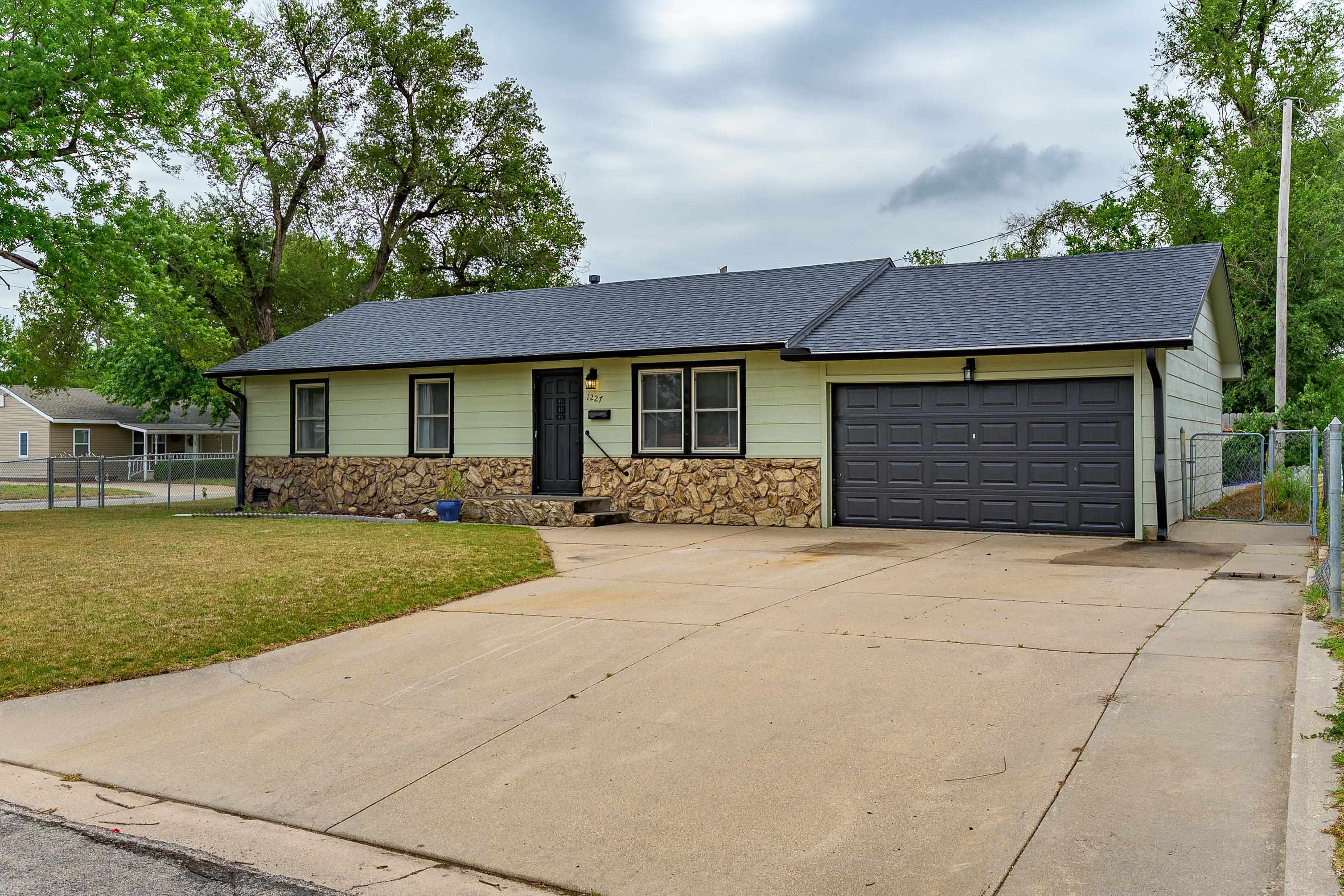 1227 W 19th Avenue Hutchinson KS 67502-3511