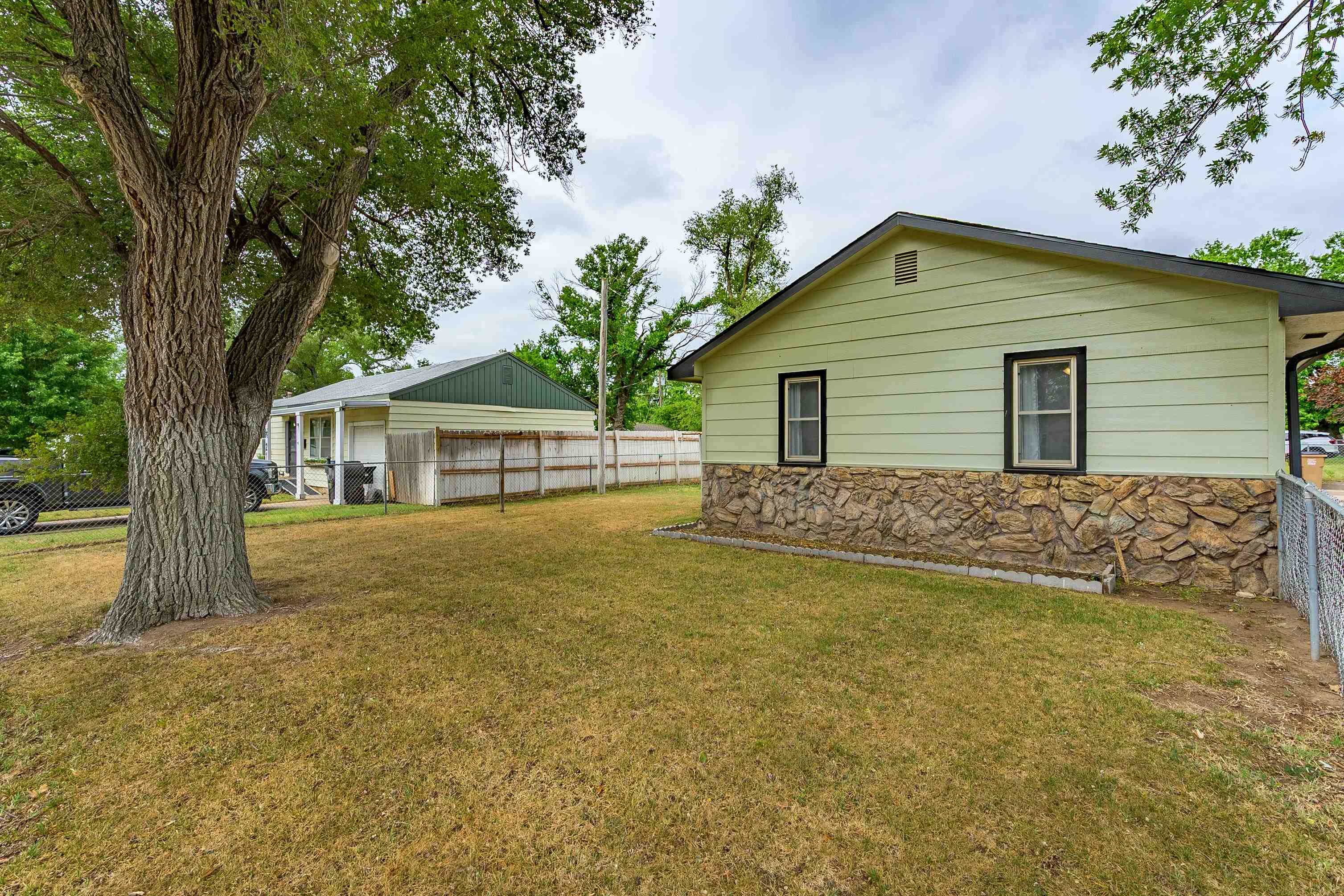 1227 W 19th Avenue Hutchinson KS 67502-3511