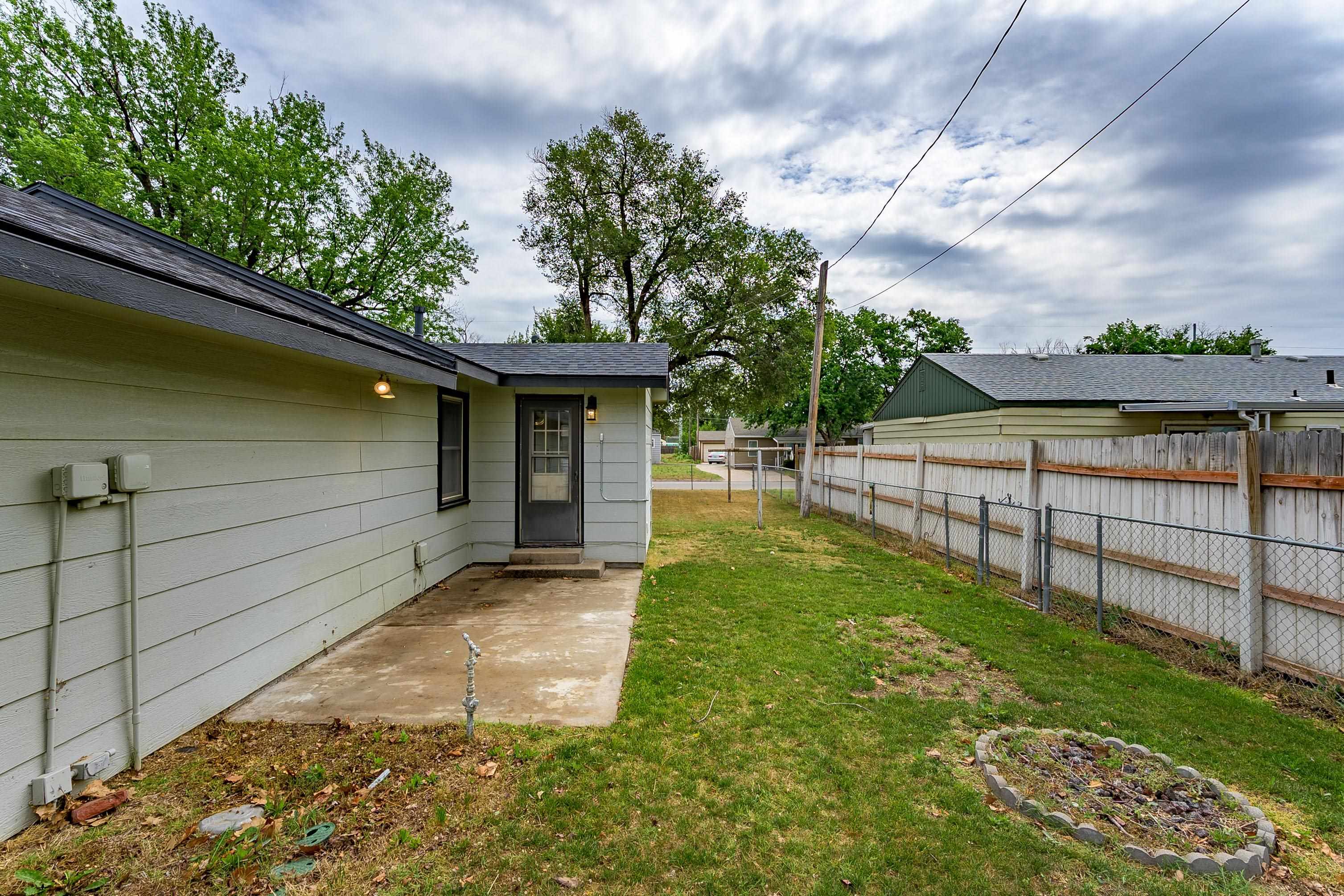 1227 W 19th Avenue Hutchinson KS 67502-3511