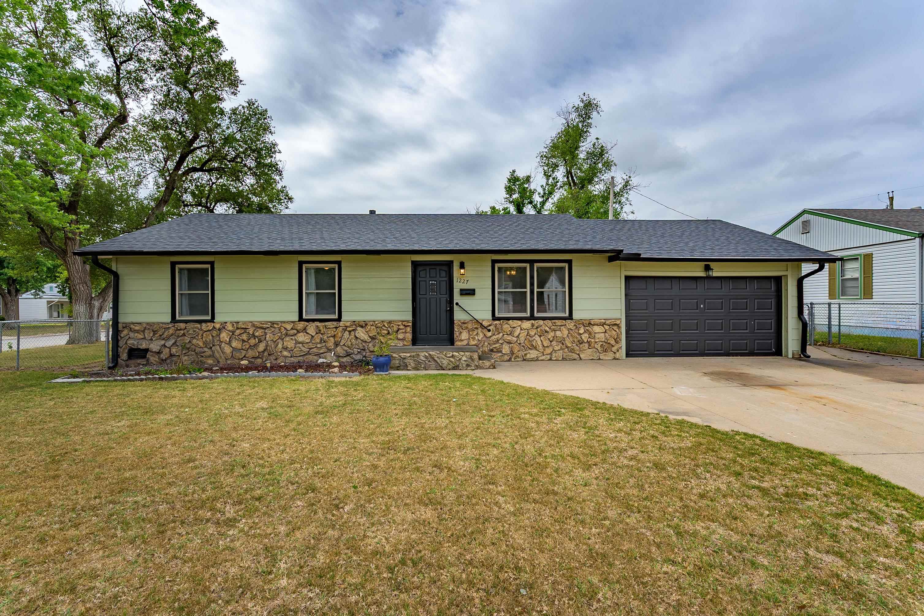 1227 W 19th Avenue Hutchinson KS 67502-3511