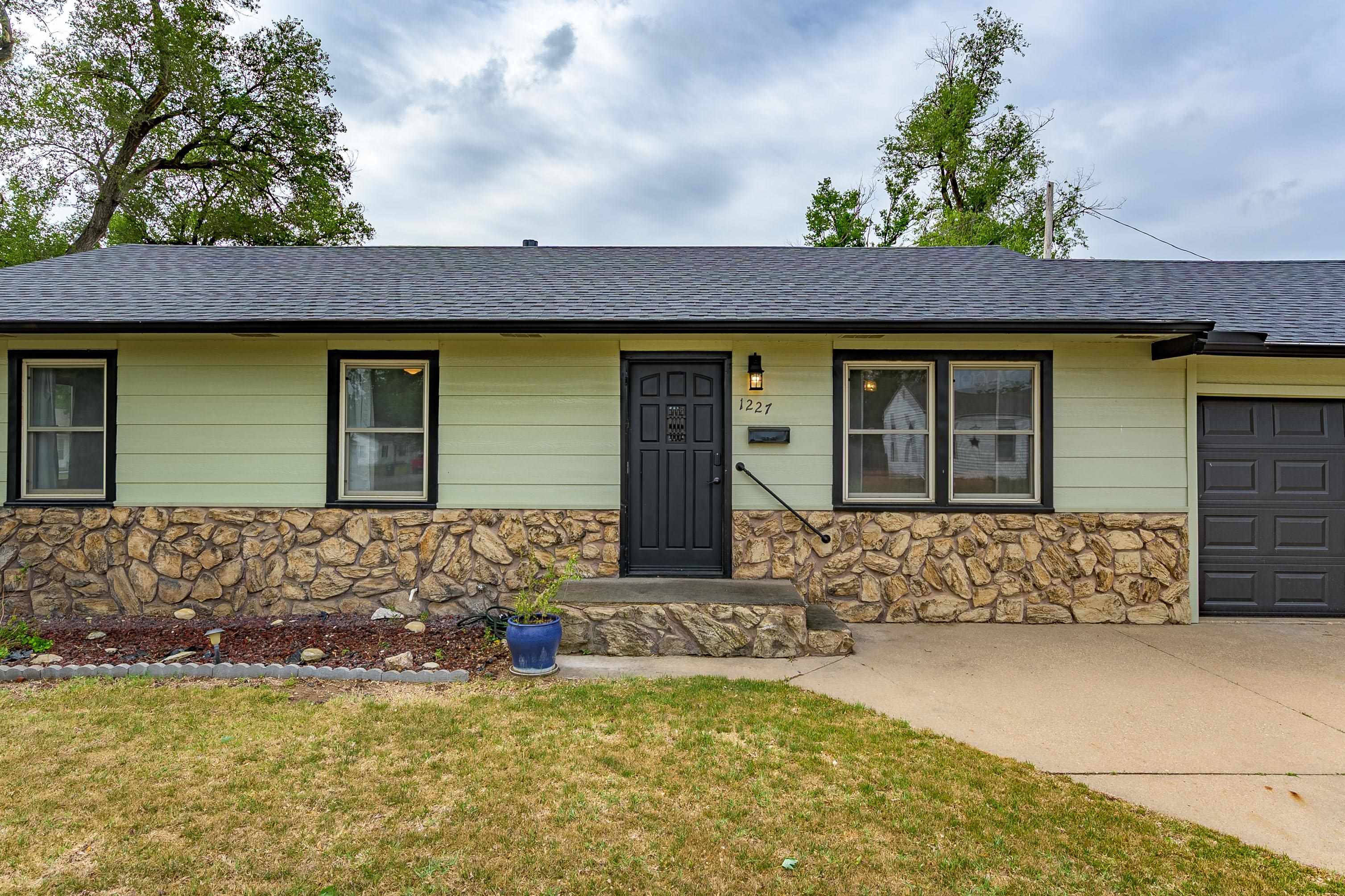 1227 W 19th Avenue Hutchinson KS 67502-3511