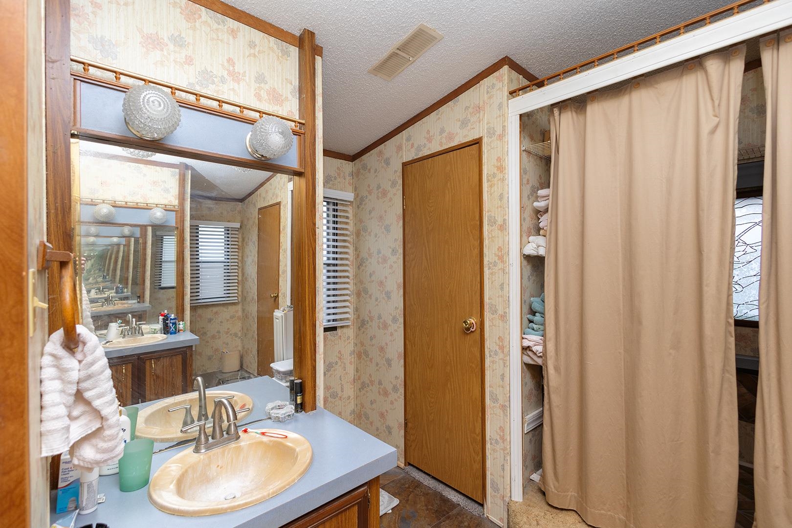 1633 S Vine Street Wichita KS 67213