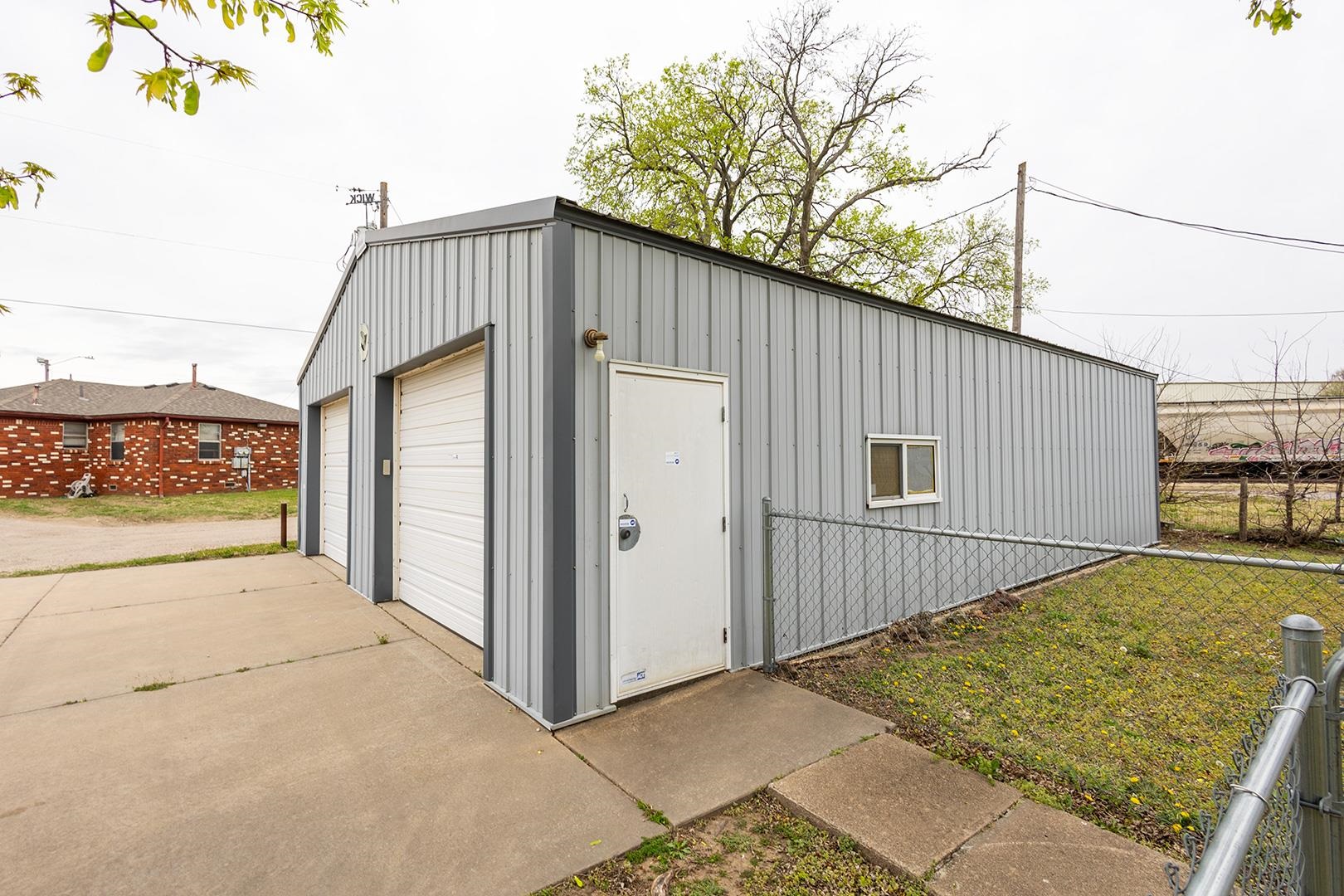 1633 S Vine Street Wichita KS 67213
