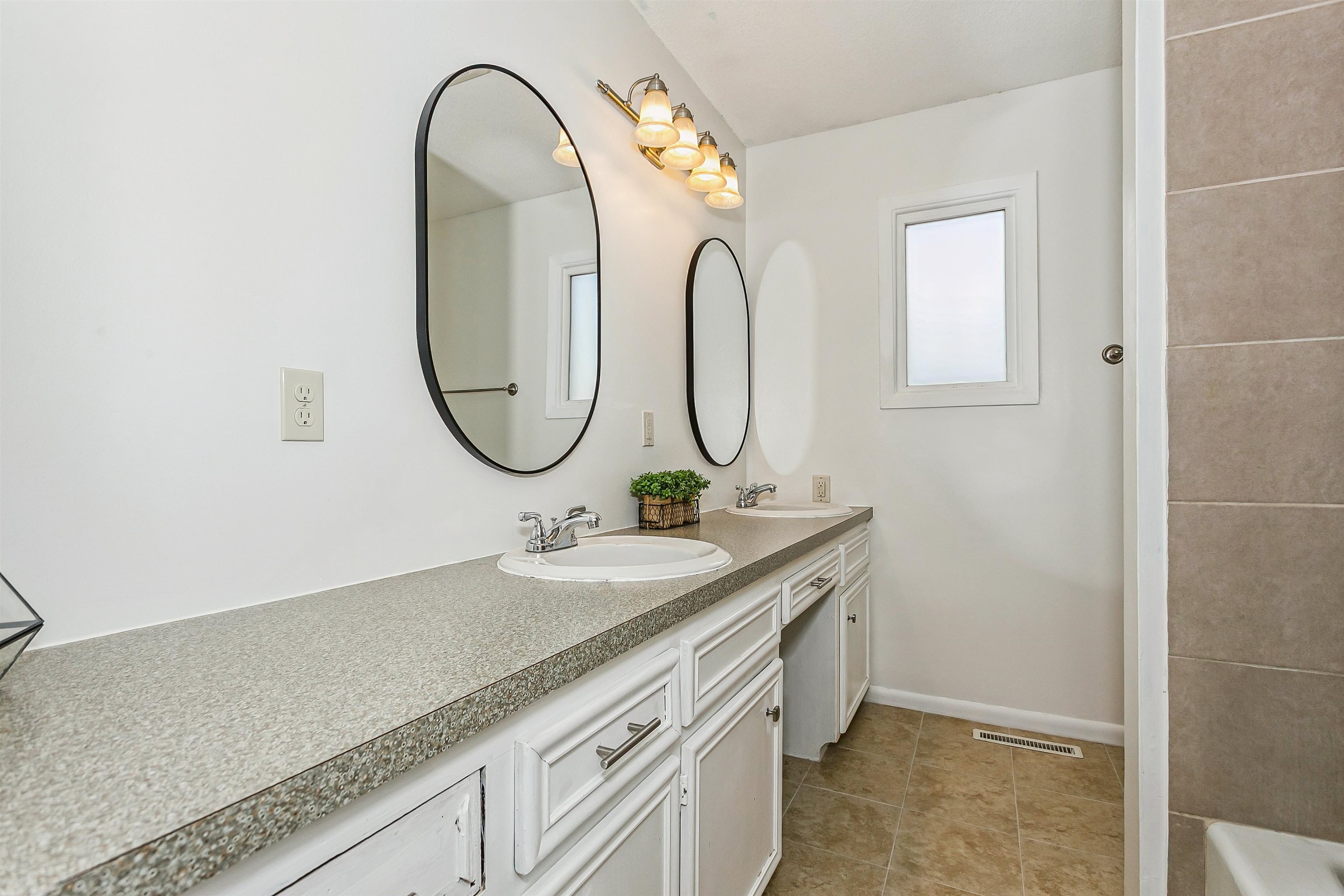 373 S Covington Street Wichita KS 67209