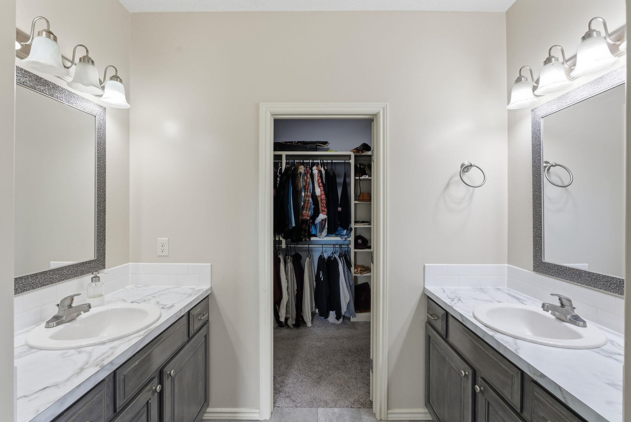 1233 E Bearhill Circle Park City KS 67147