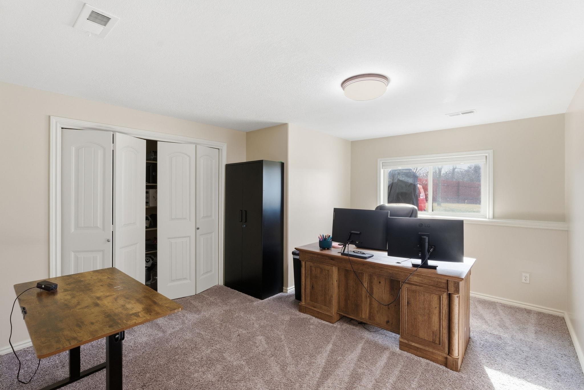 1233 E Bearhill Circle Park City KS 67147