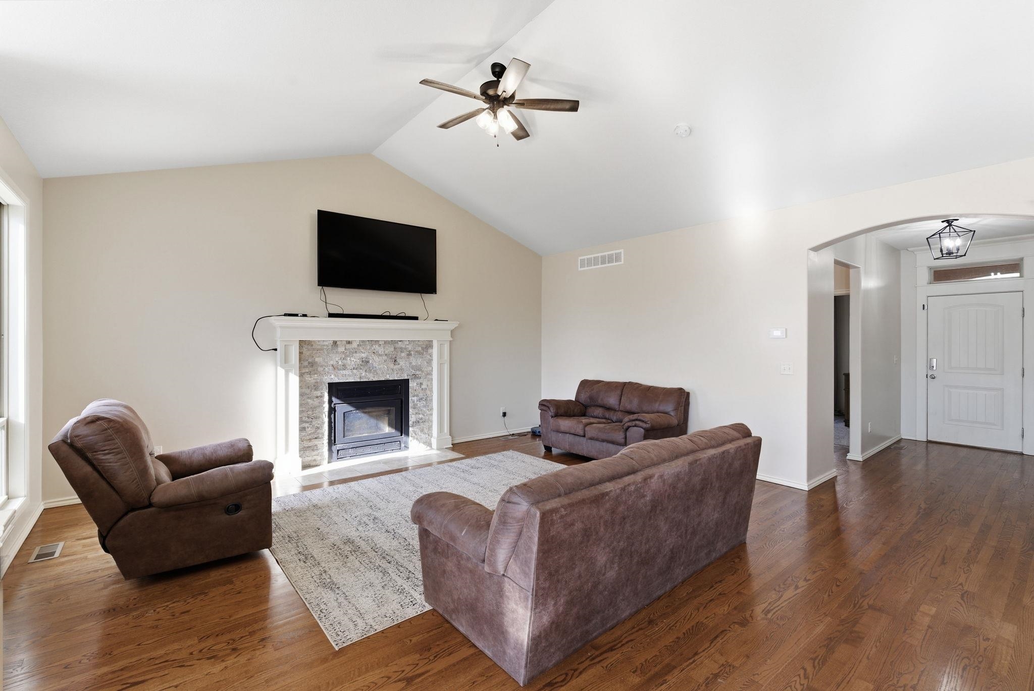 1233 E Bearhill Circle Park City KS 67147