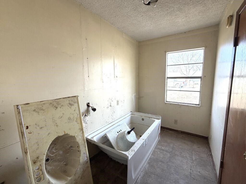 1817 N C Wellington KS 67152