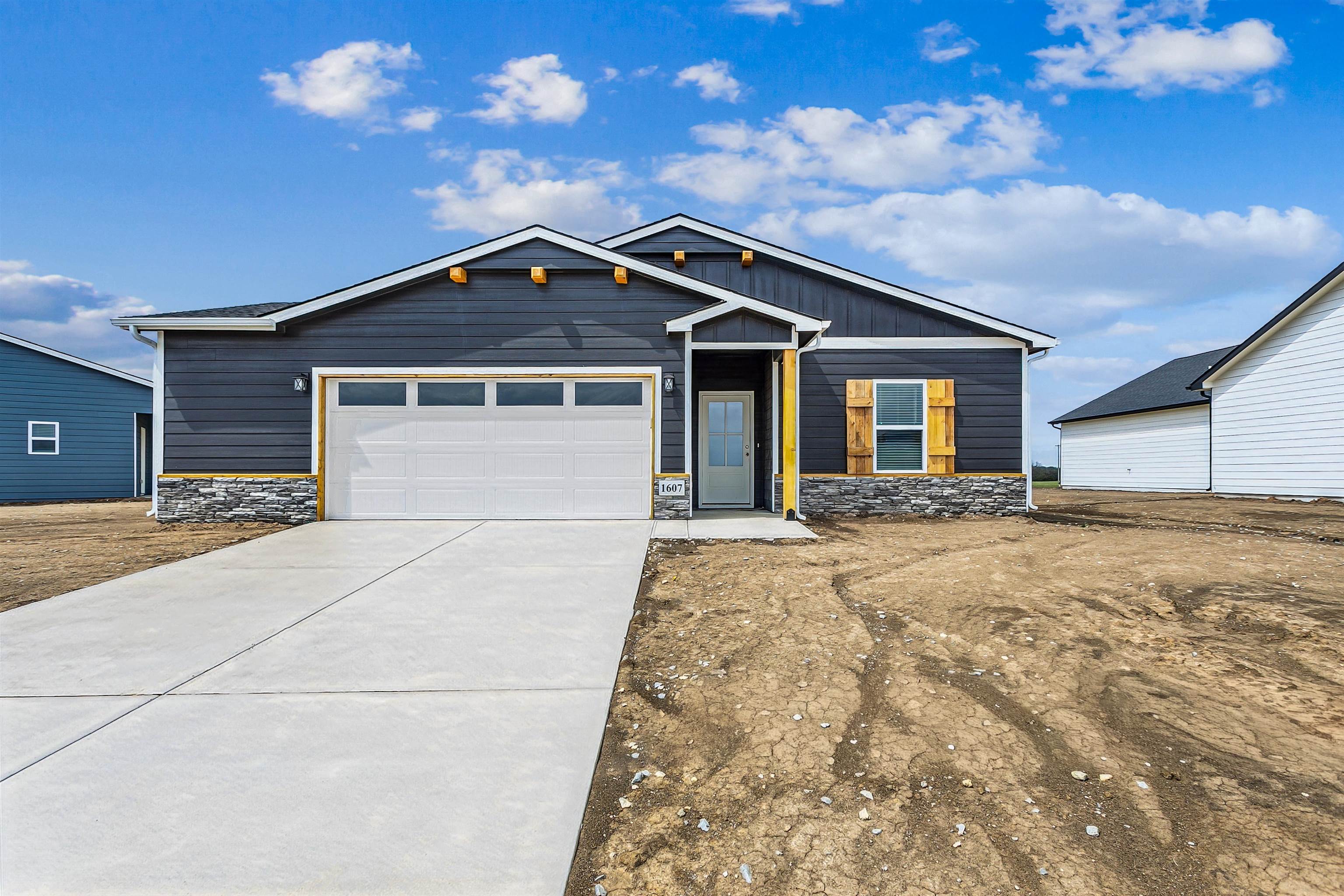 1607 N Emerald Valley Drive Mulvane KS 67110