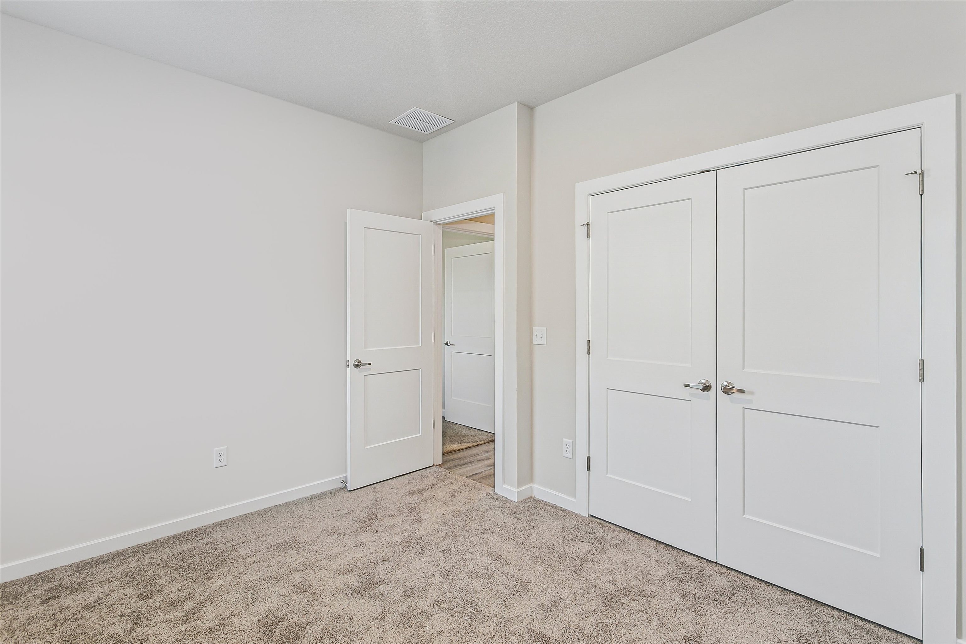 1607 N Emerald Valley Drive Mulvane KS 67110