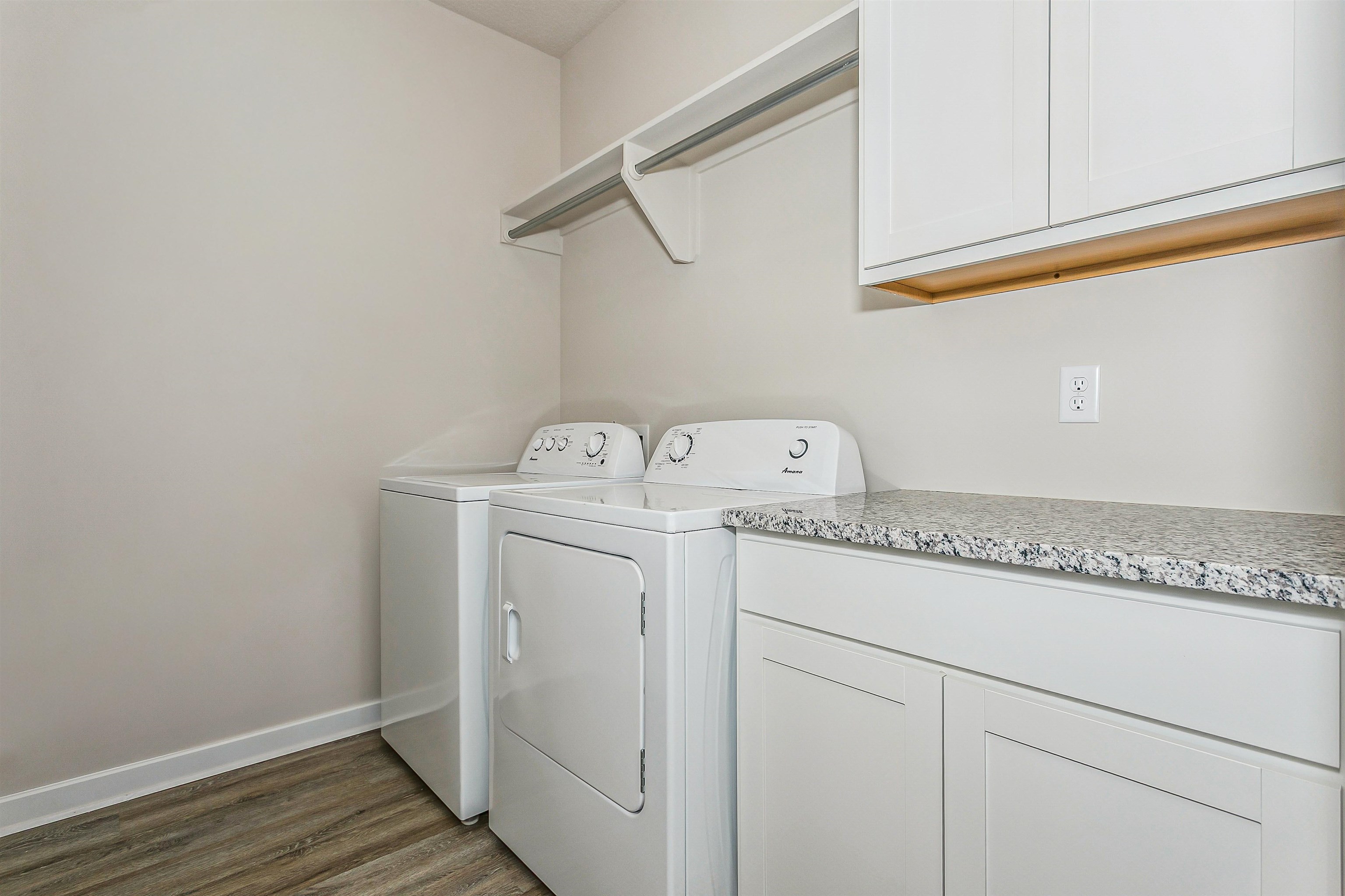 1607 N Emerald Valley Drive Mulvane KS 67110