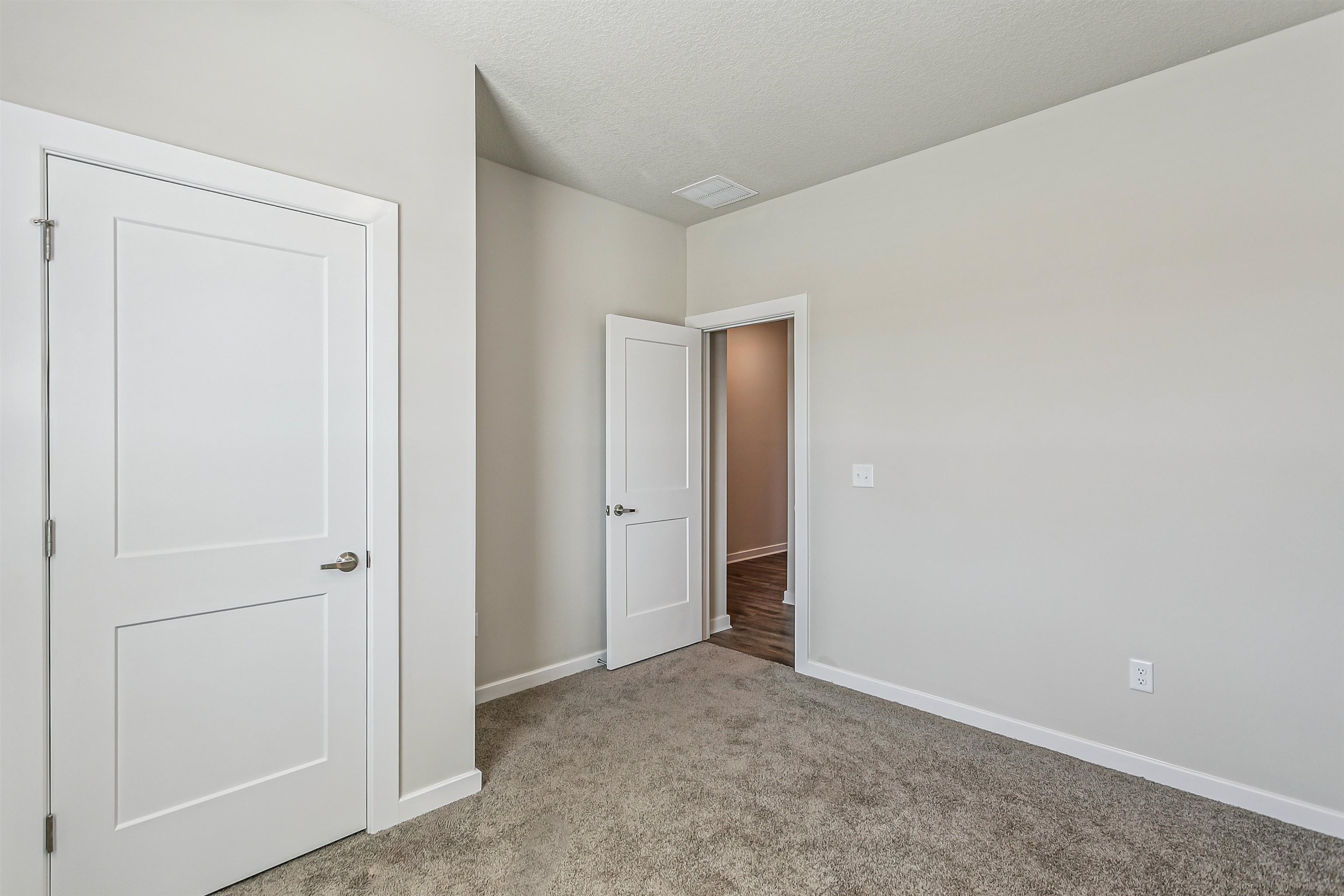 1607 N Emerald Valley Drive Mulvane KS 67110