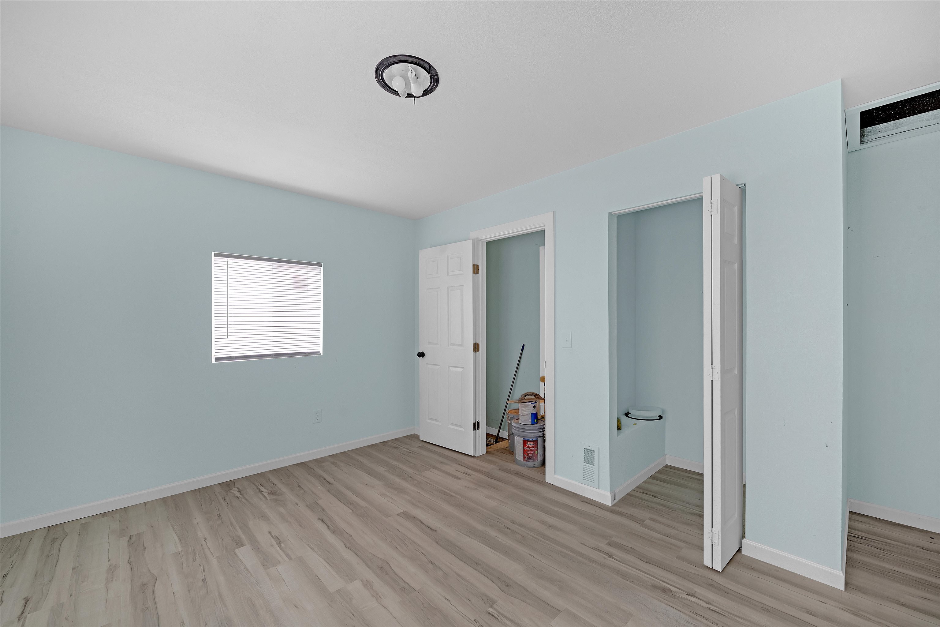 1106 N Grove Avenue Wichita KS 67214