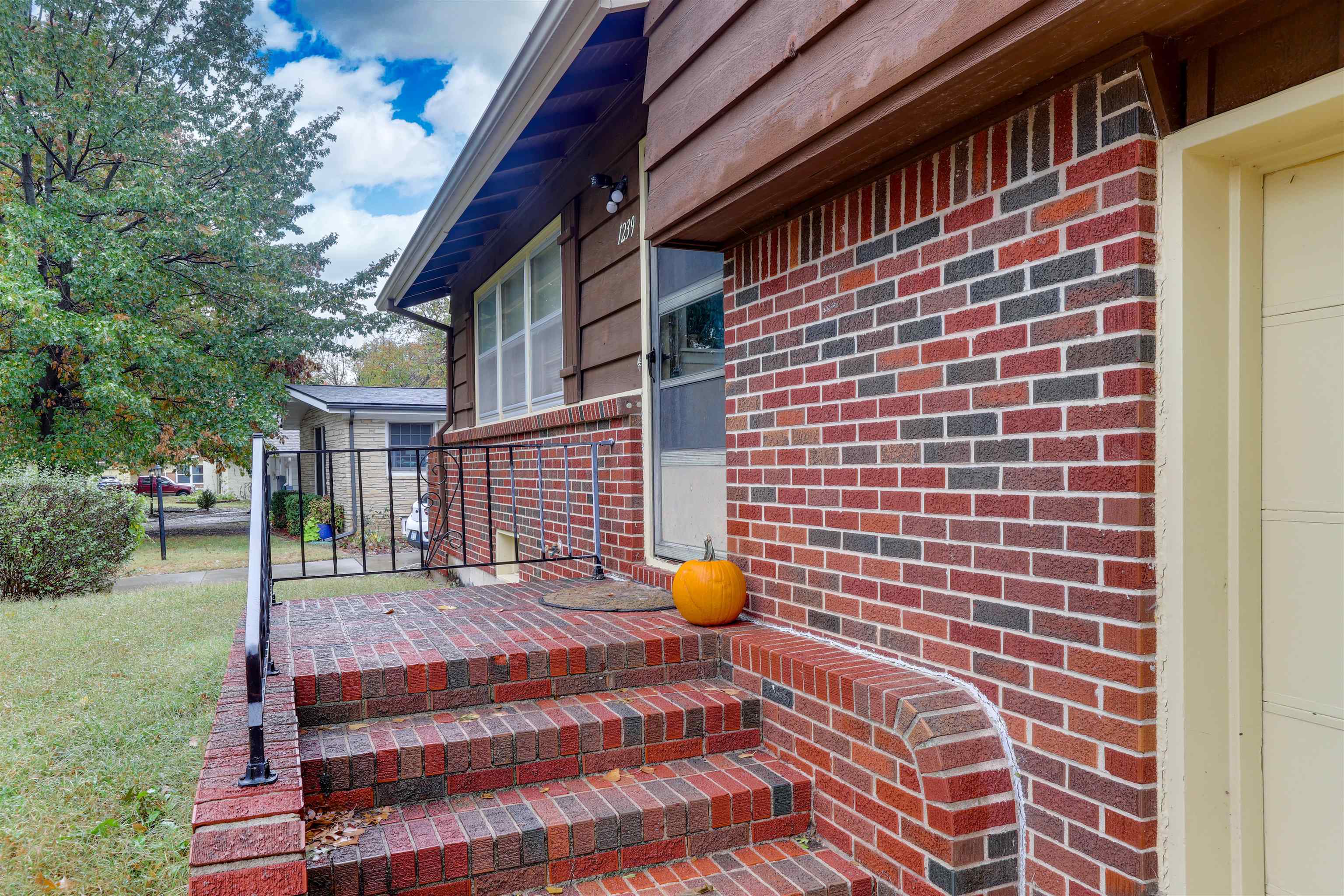 1239 N Illinois Street Wichita KS 67203