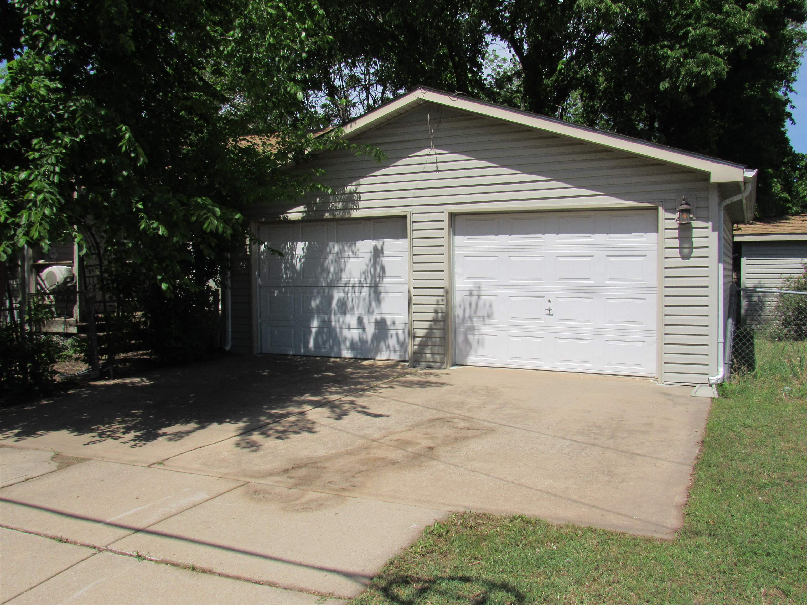 2456 S Lulu Wichita KS 67226