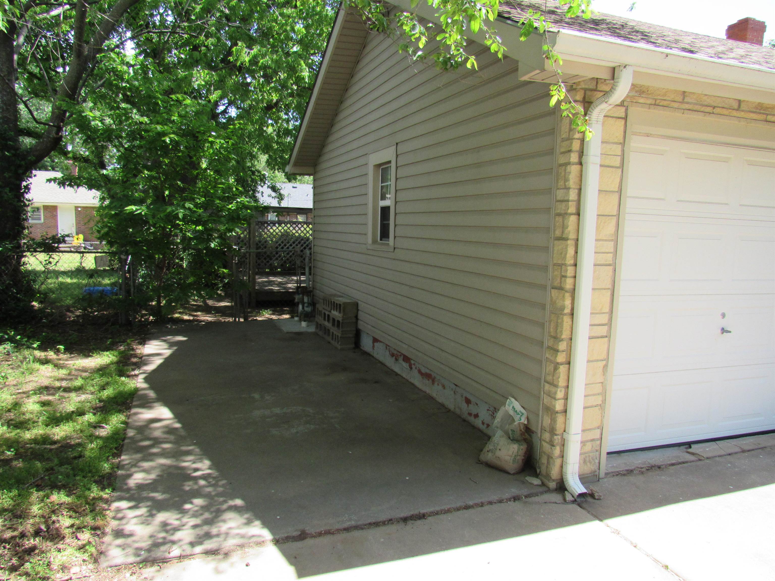 2456 S Lulu Wichita KS 67226
