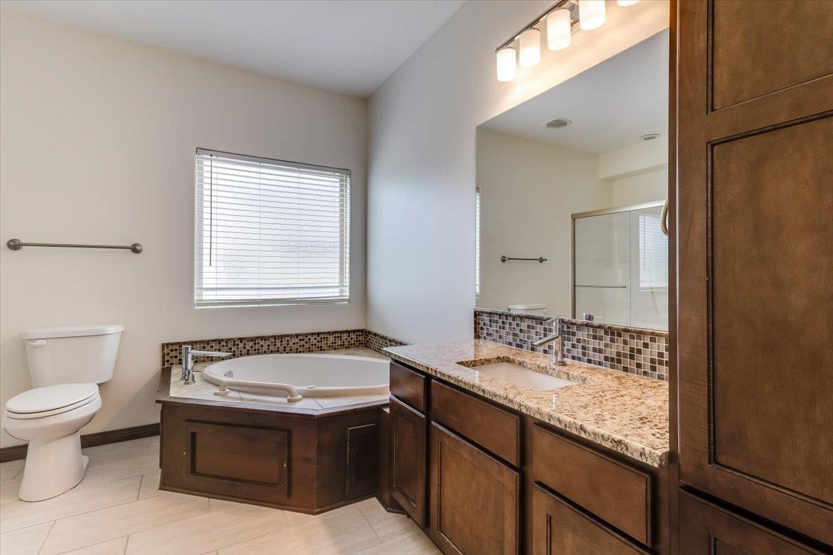 2726 N Woodridge Wichita KS 67226