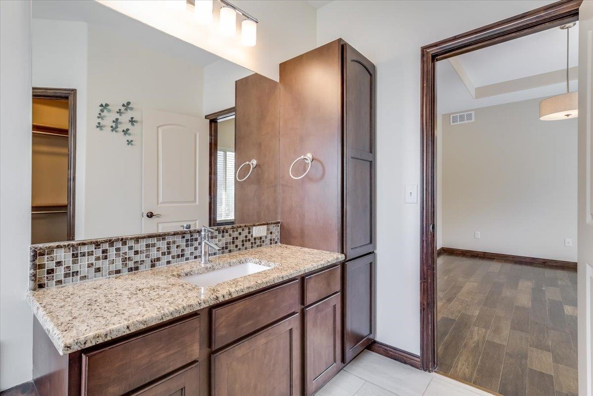 2726 N Woodridge Wichita KS 67226