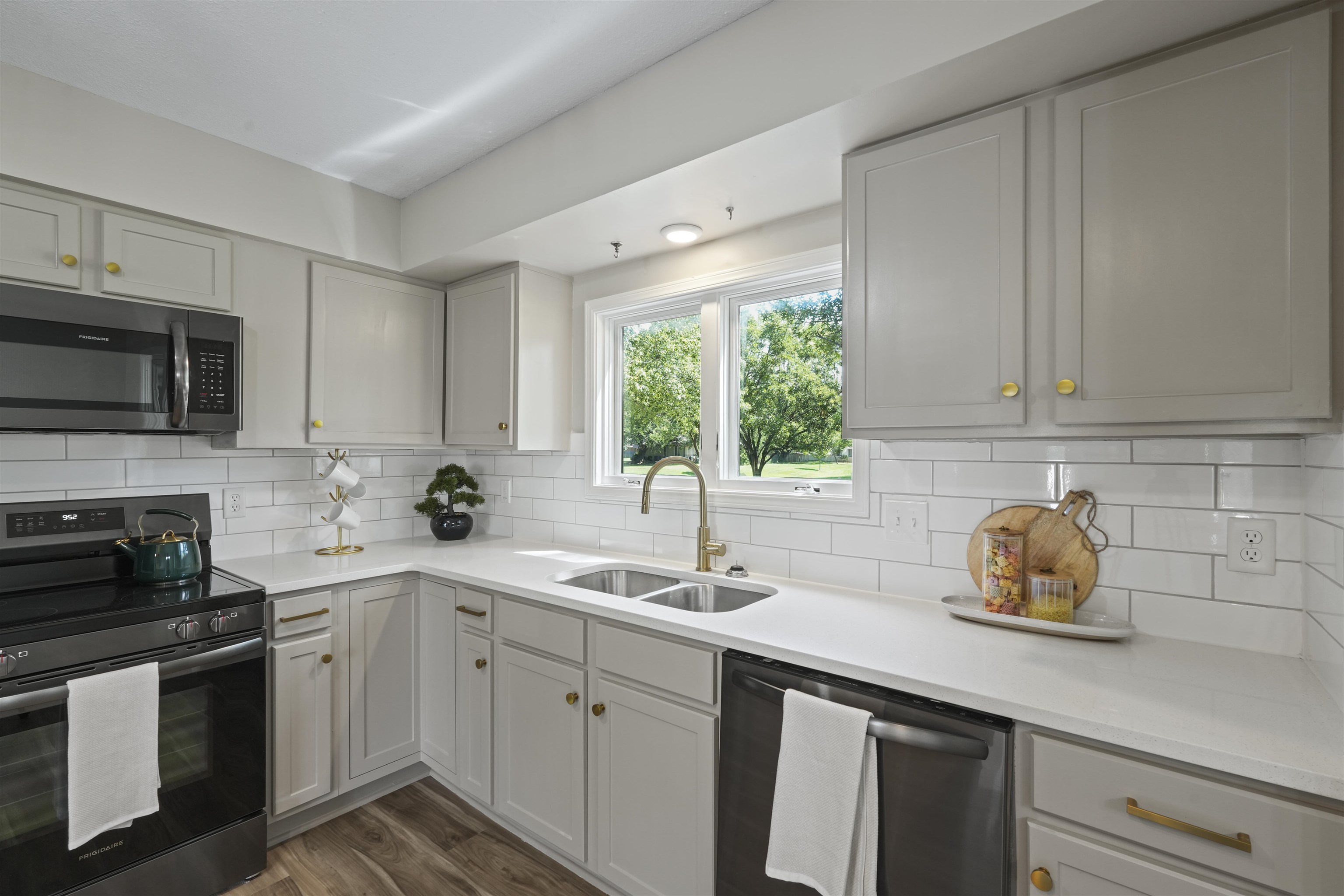 1534 N Valleyview Court Wichita KS 67212