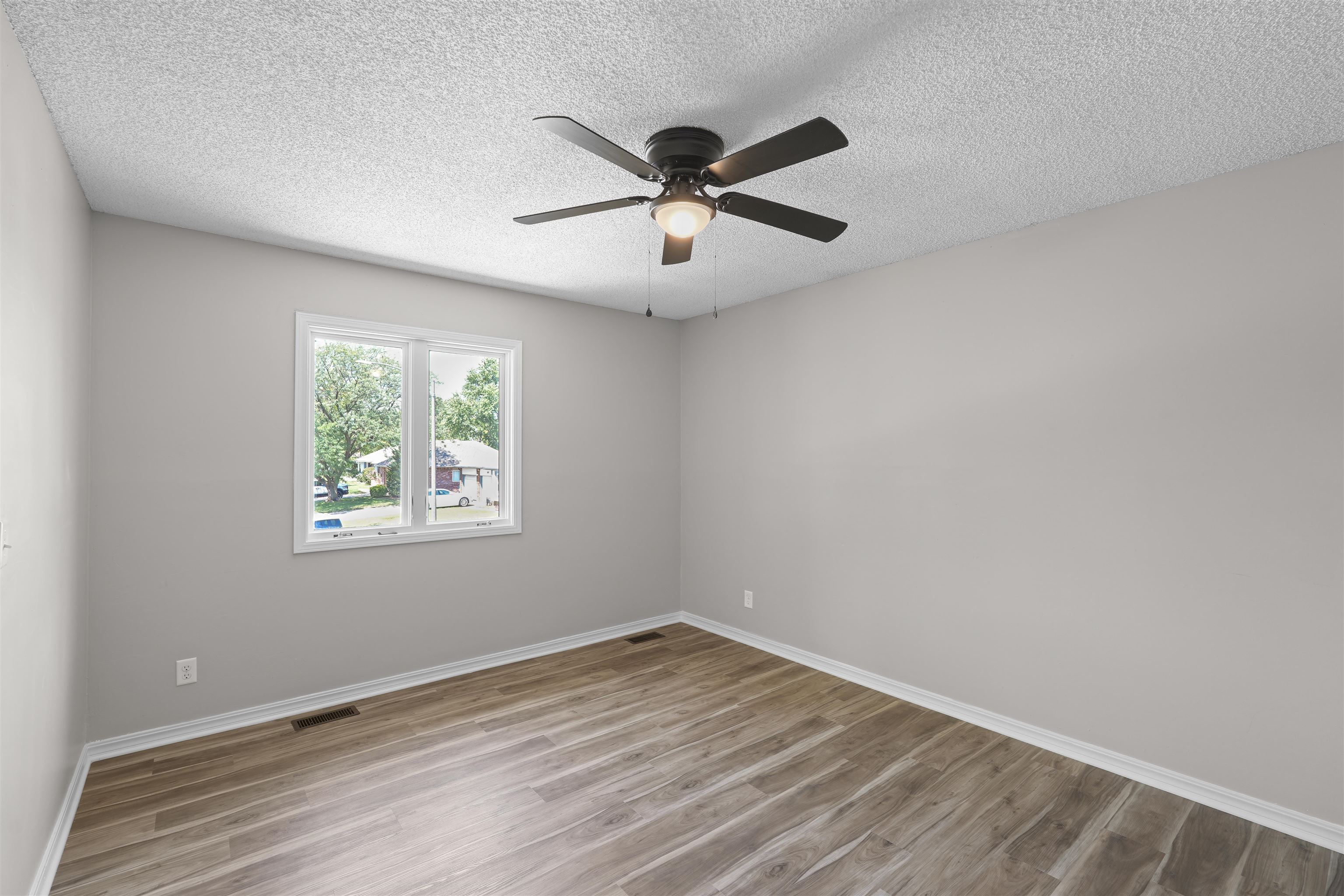 1534 N Valleyview Court Wichita KS 67212