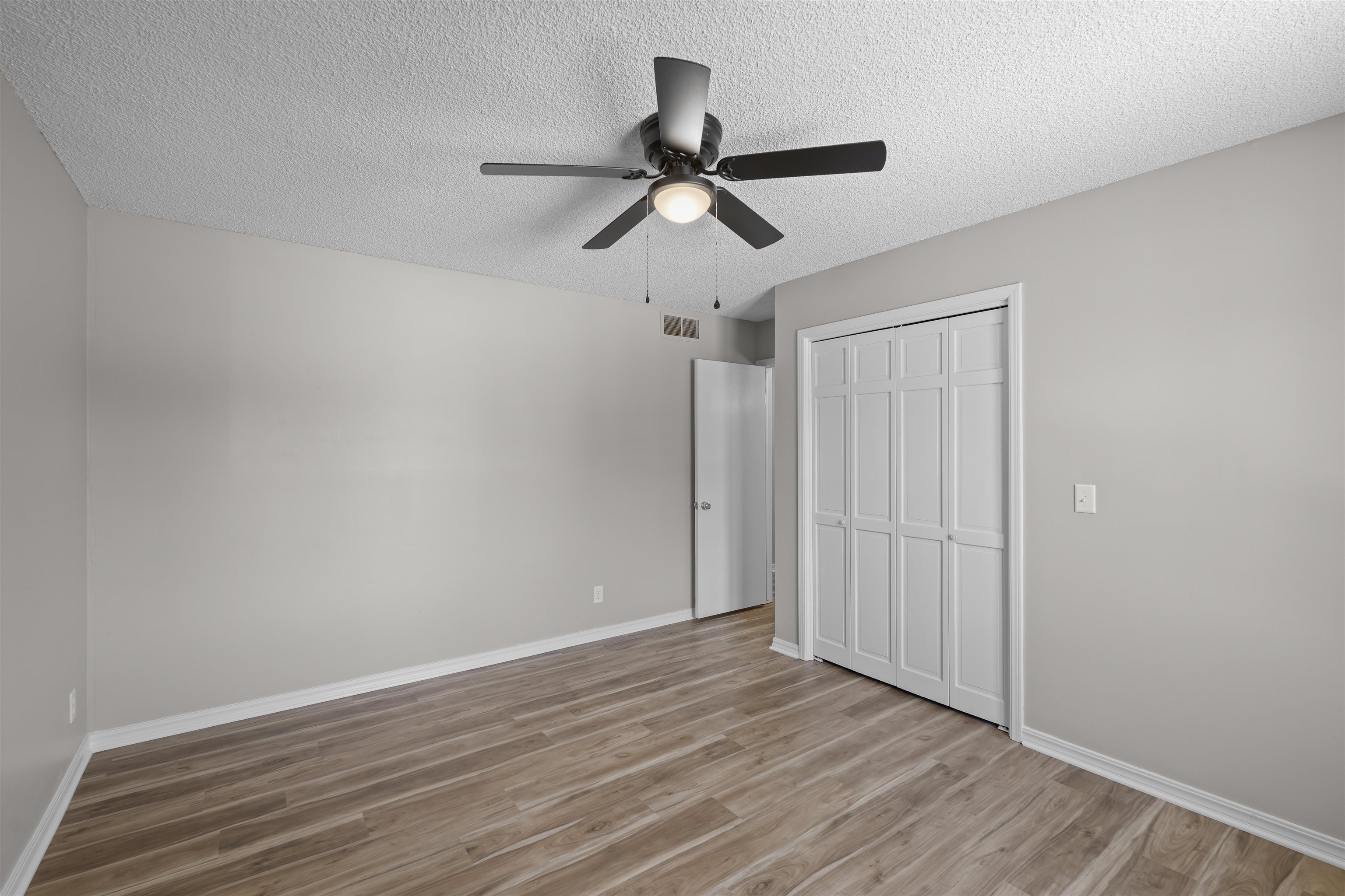 1534 N Valleyview Court Wichita KS 67212