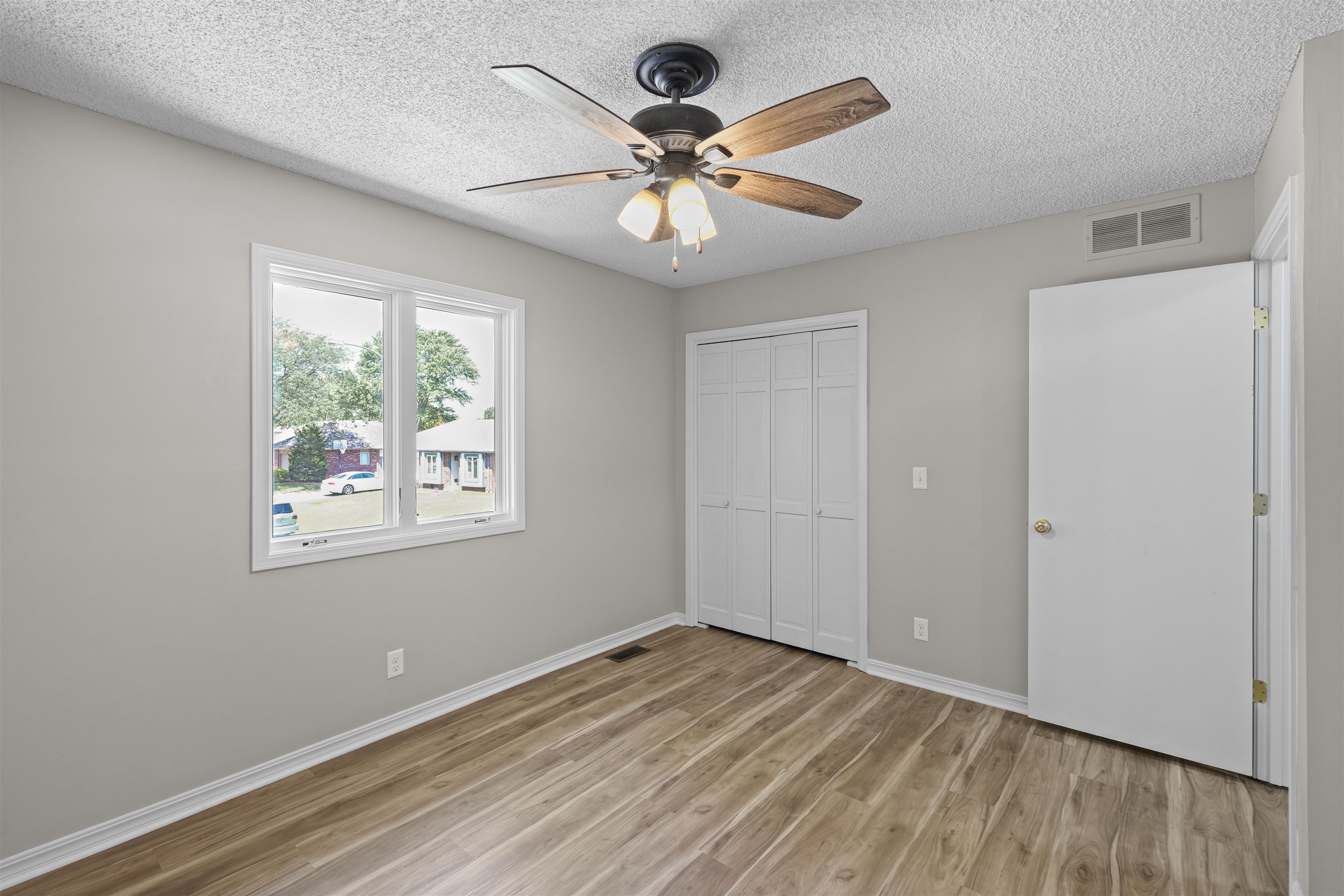 1534 N Valleyview Court Wichita KS 67212