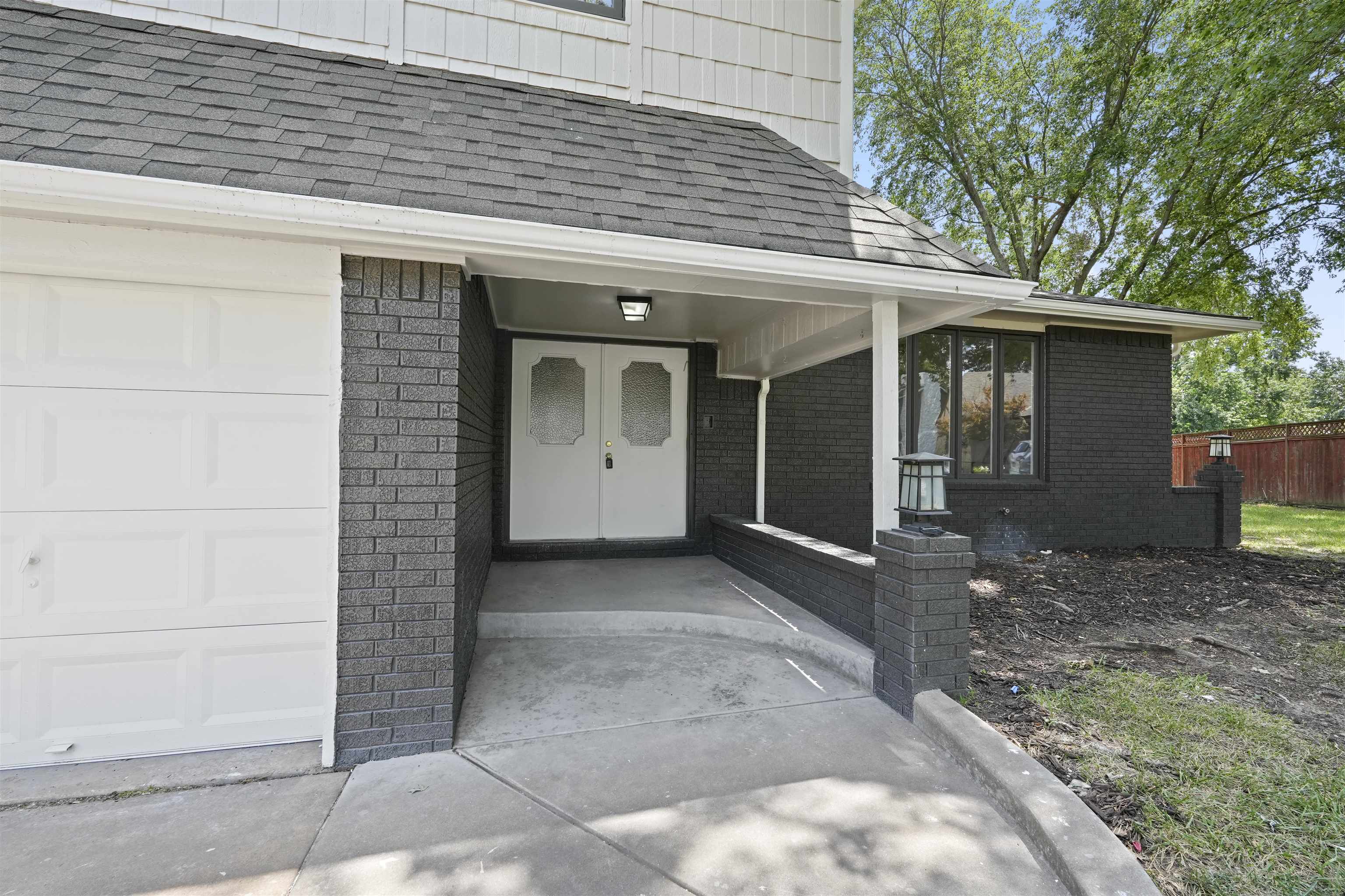 1534 N Valleyview Court Wichita KS 67212