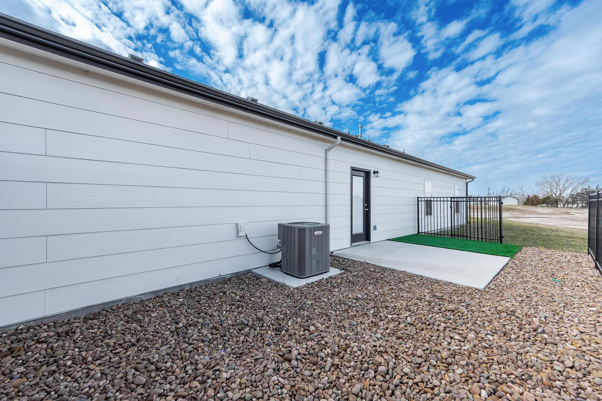 498 E Harper Street Valley Center KS 67147-8948