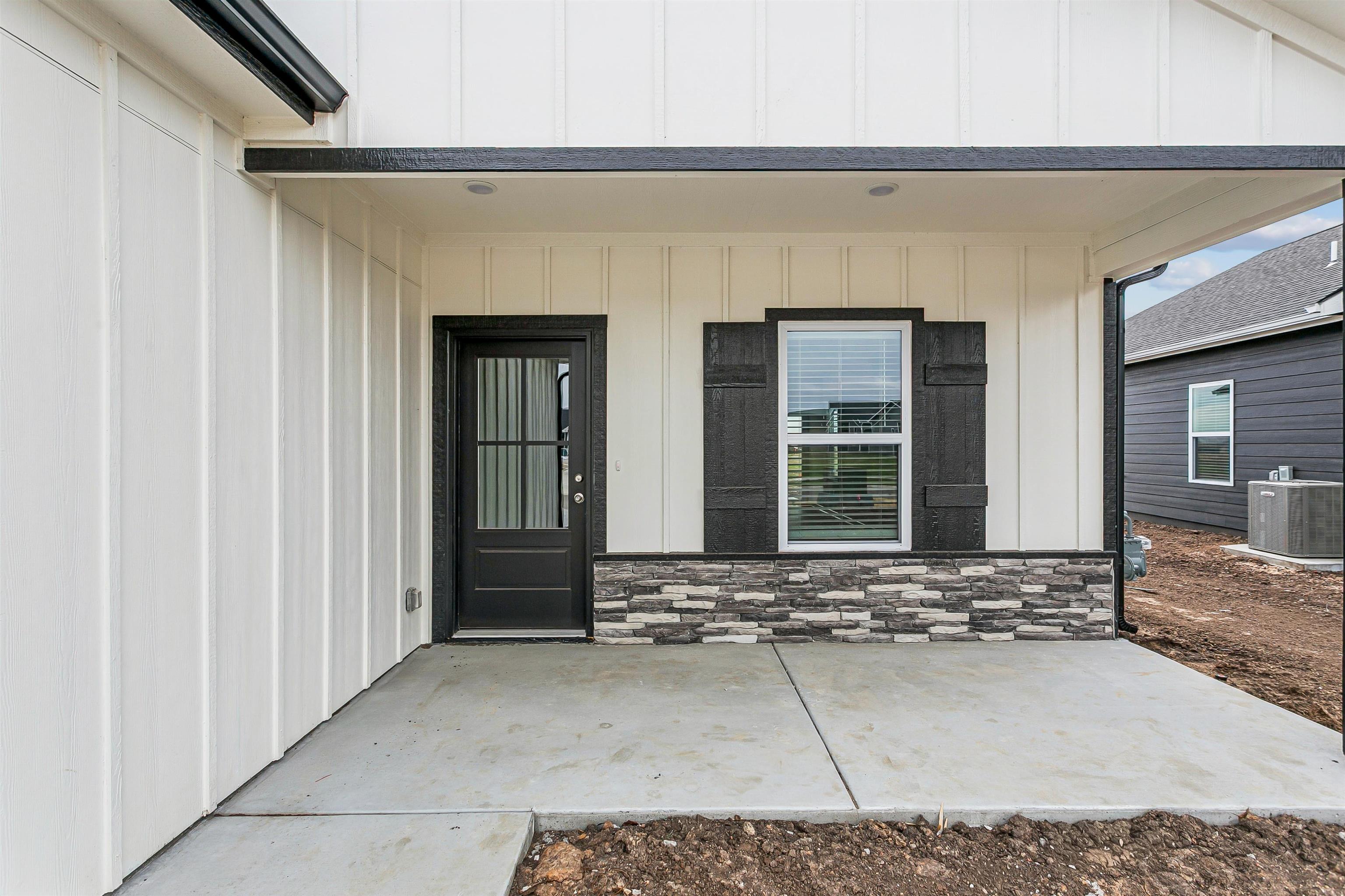 1570 N Emerald Valley Drive Mulvane KS 67110