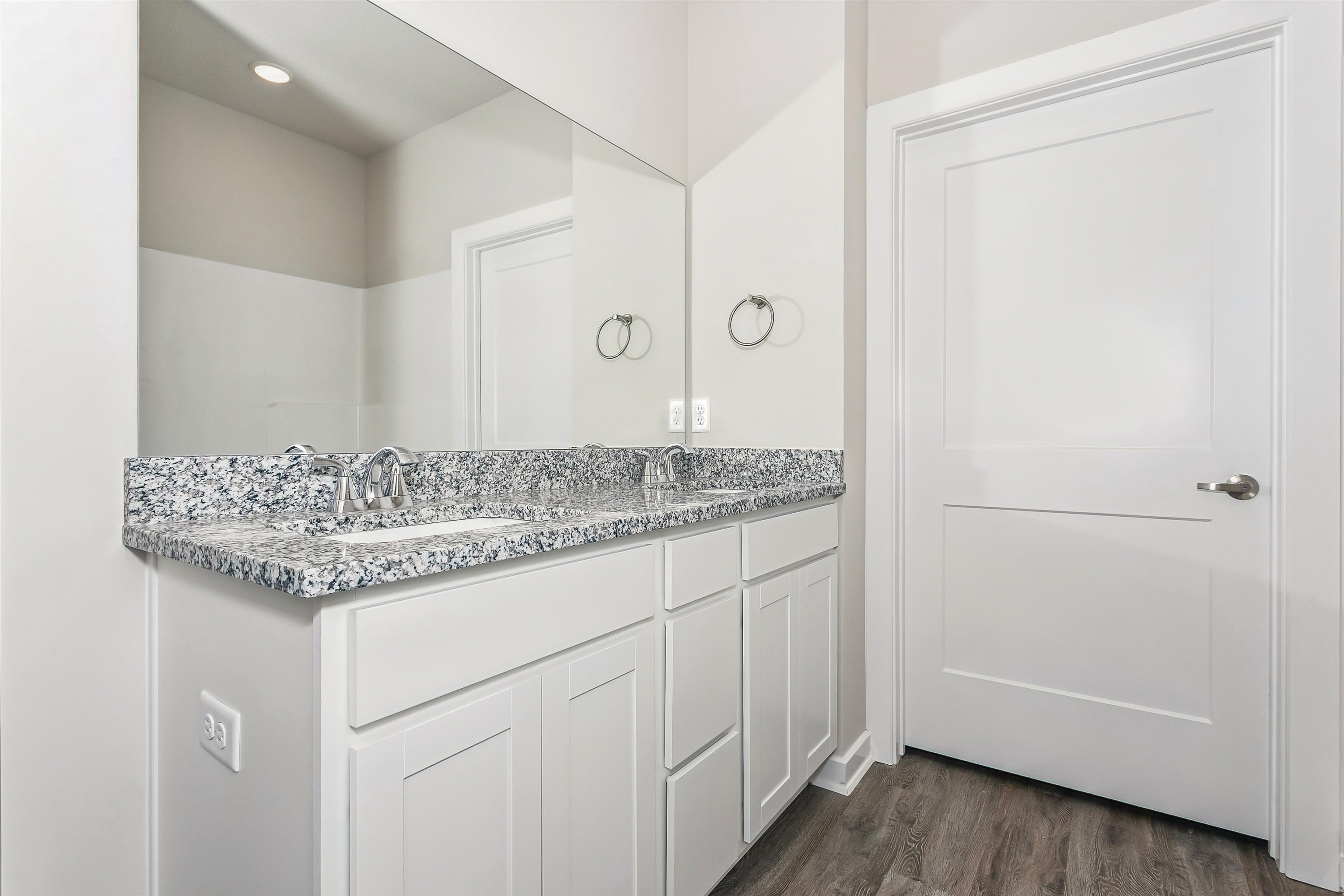1570 N Emerald Valley Drive Mulvane KS 67110