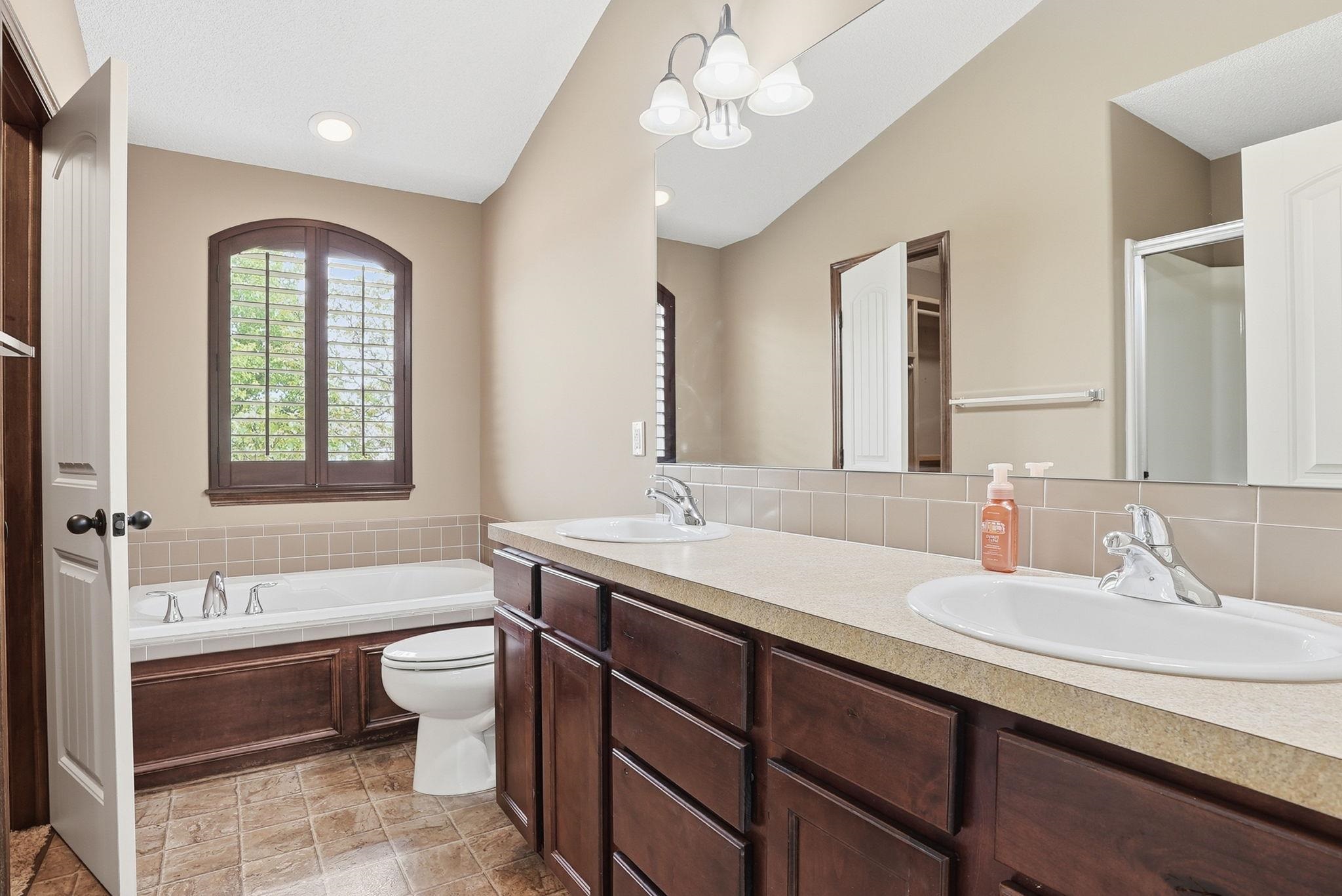2615 N Woodridge Court Wichita KS 67226