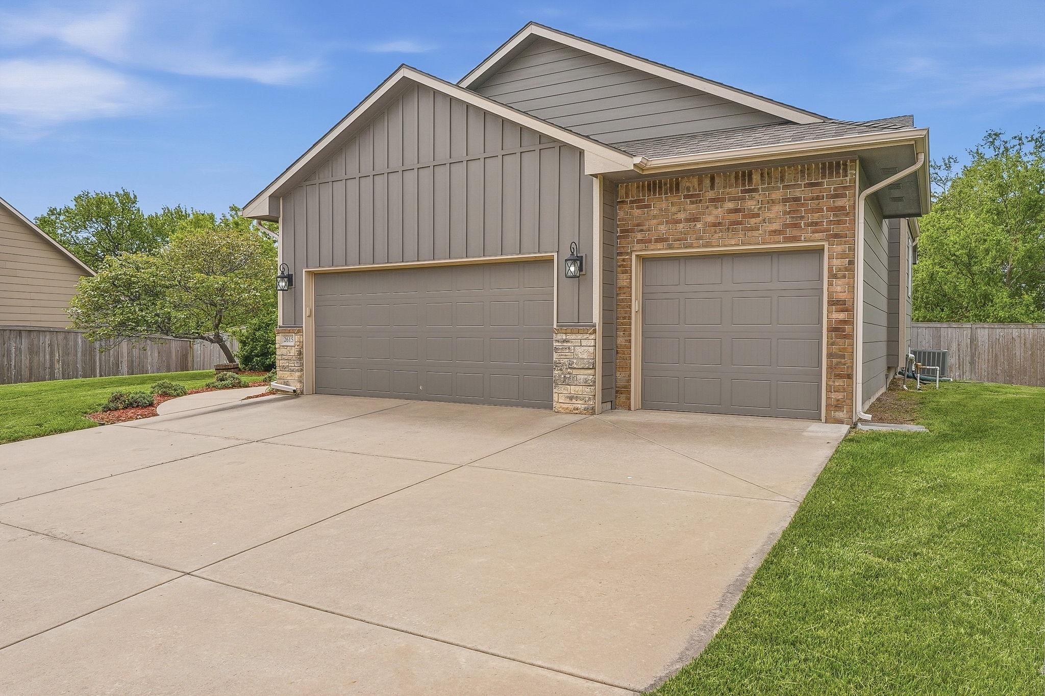 2615 N Woodridge Court Wichita KS 67226
