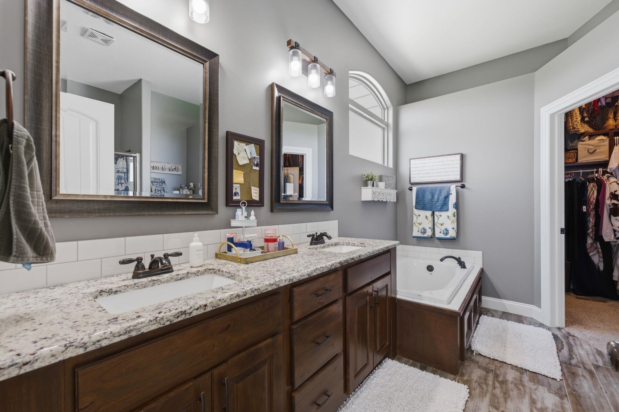 413 W Cherry Oaks Cheney KS 67025