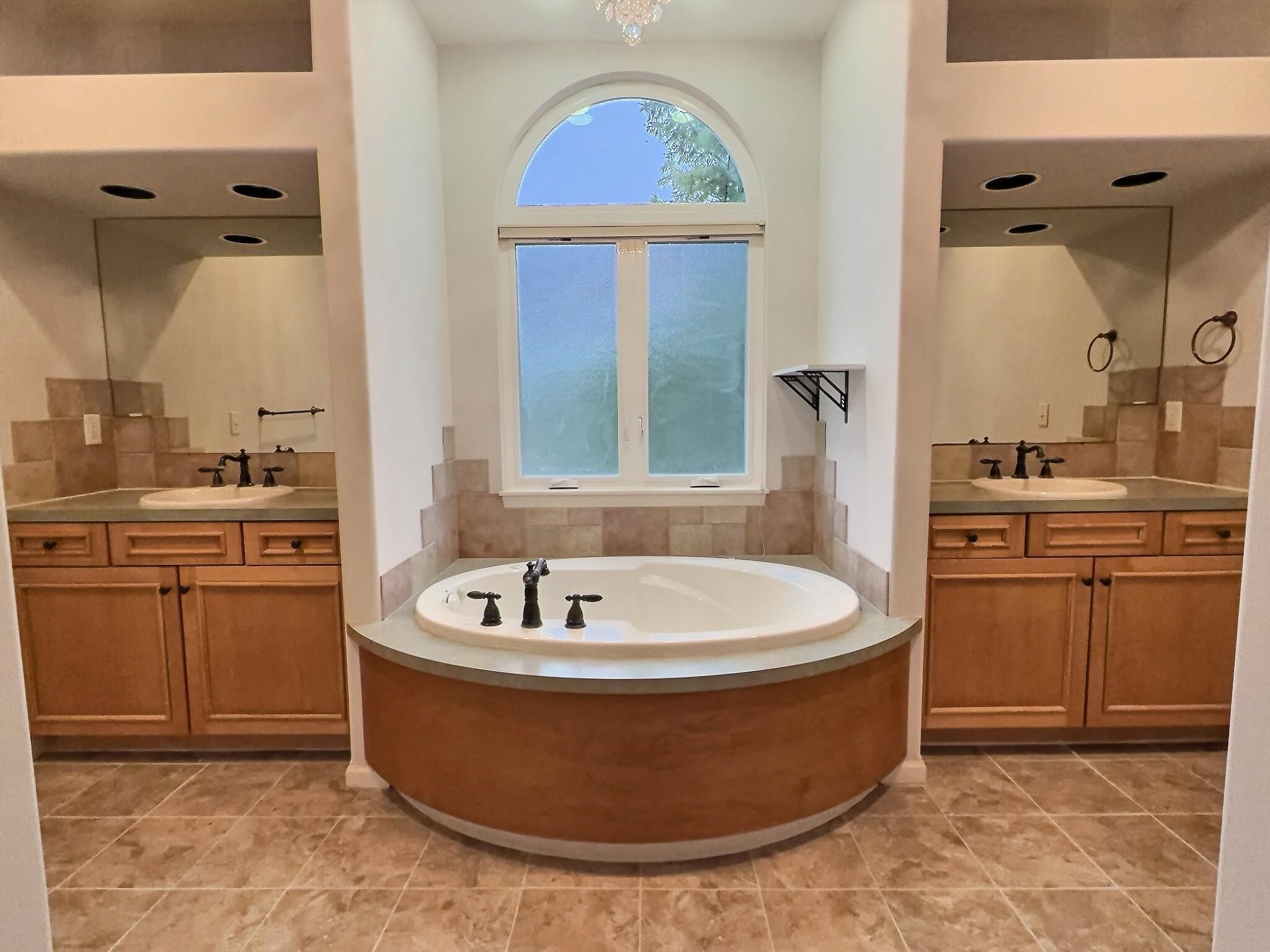 4602 N Spyglass Wichita KS 67226