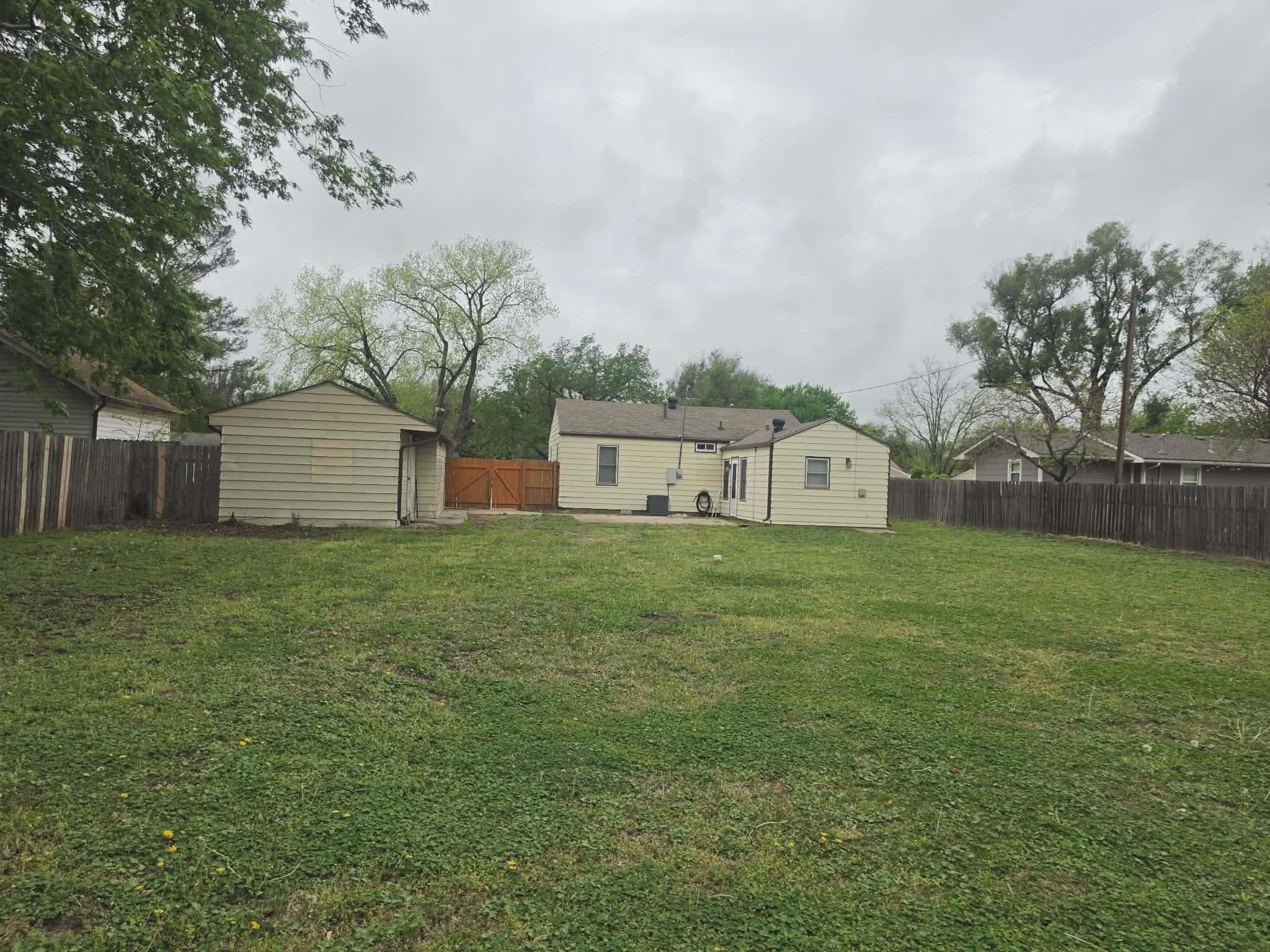 814 N Clara Street Wichita KS 67212